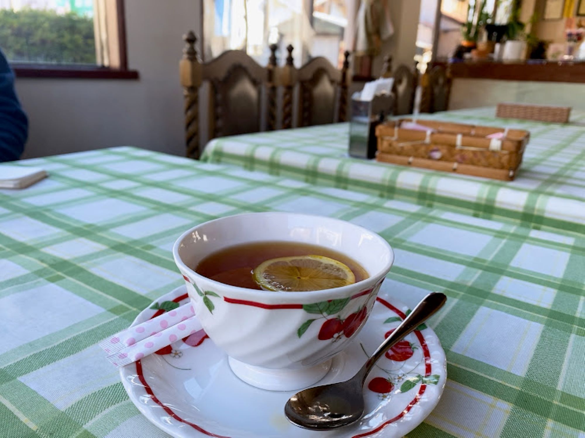 食後にコーヒーまたは紅茶も付いてきます。