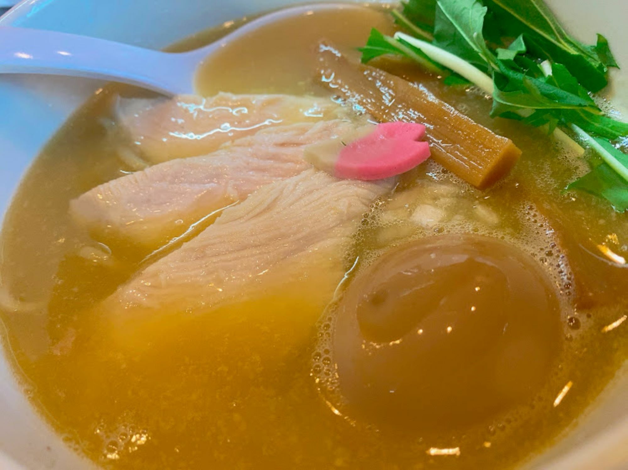 鶏白湯醤油ラーメンに温玉入り