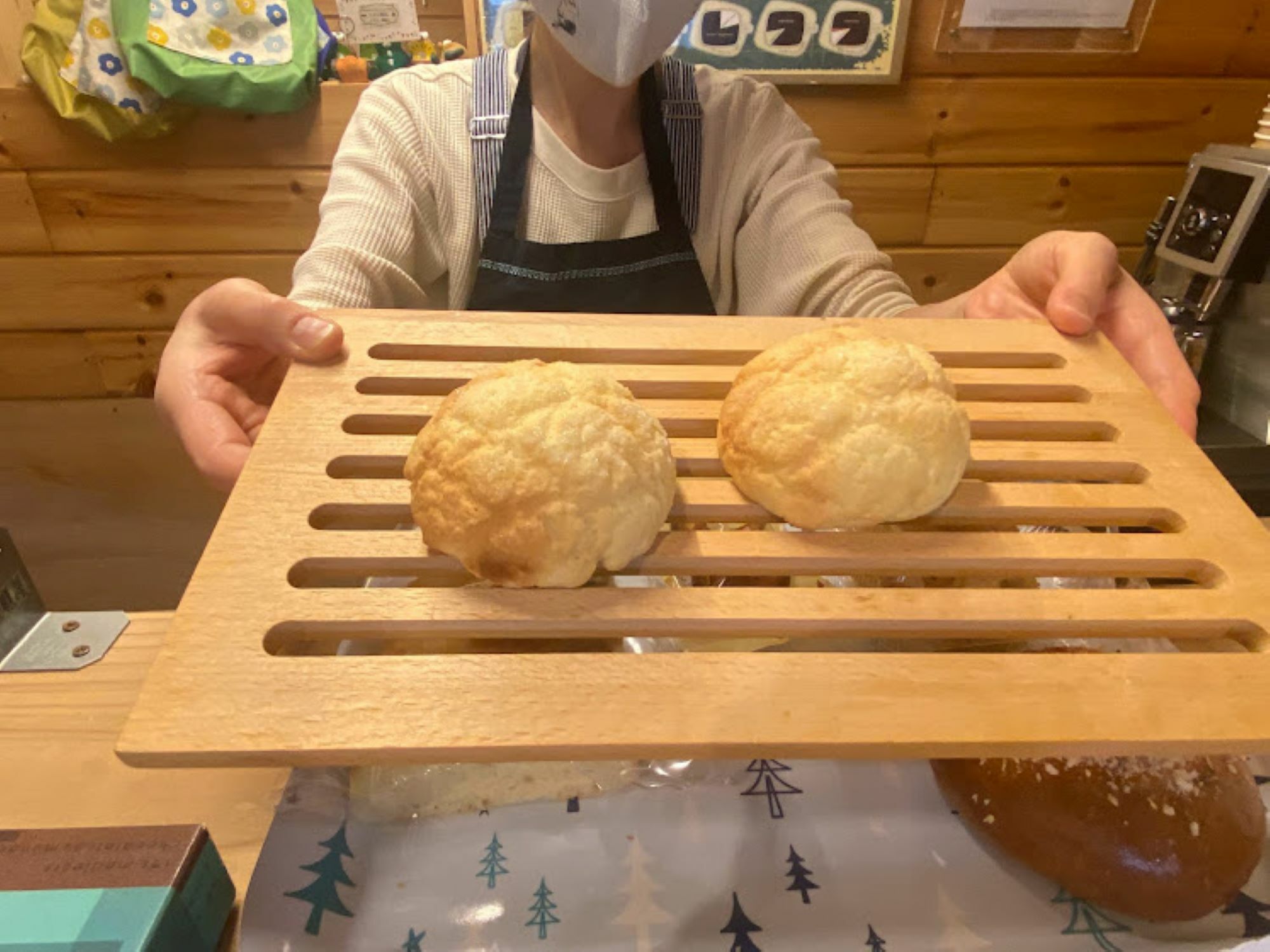 焼き立てのミニメロンパン！