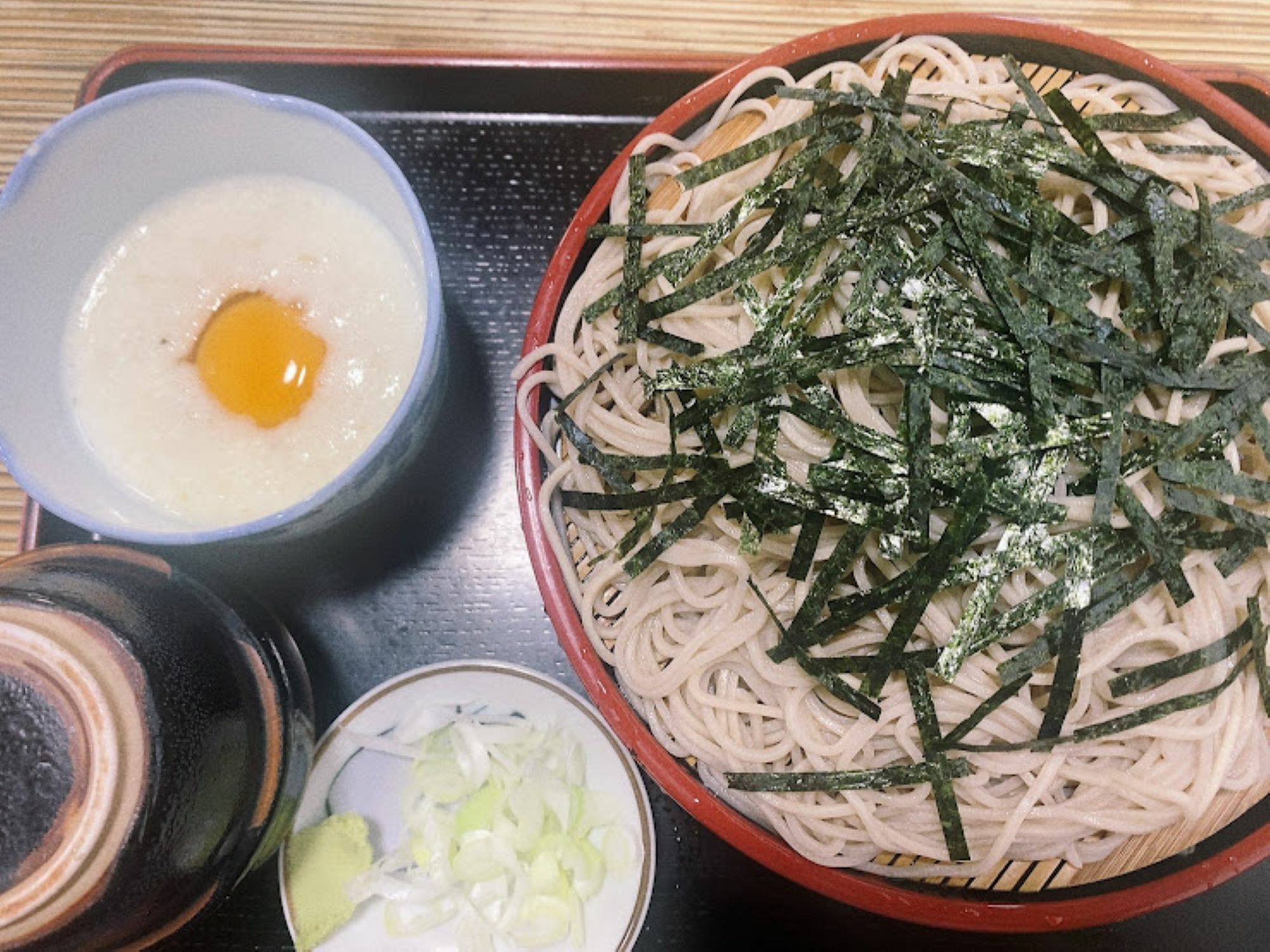 とろろそばこちらも麺が多くて食べ応えあります！