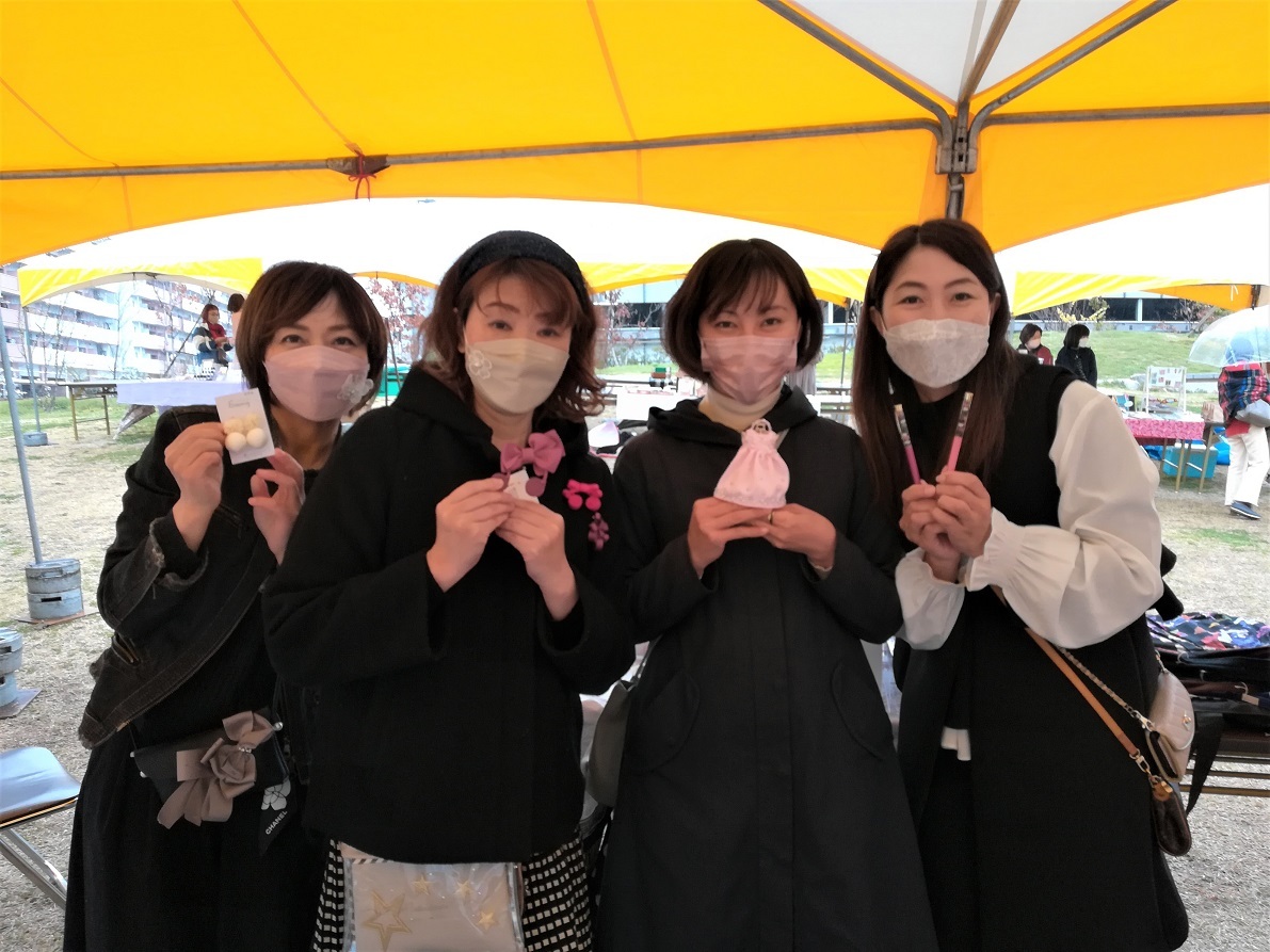 雨でも元気な西宮のママさんたち