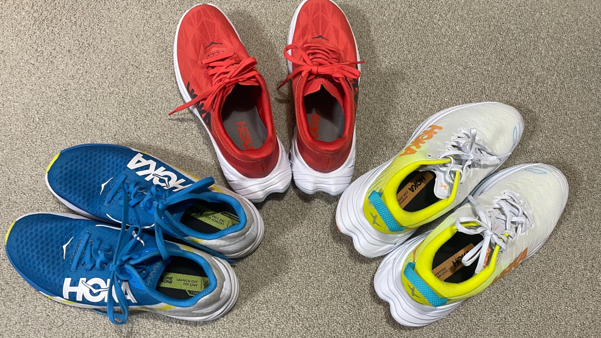 話題のHOKA「厚底ランニングシューズ」カーボン内蔵した3足！その違い