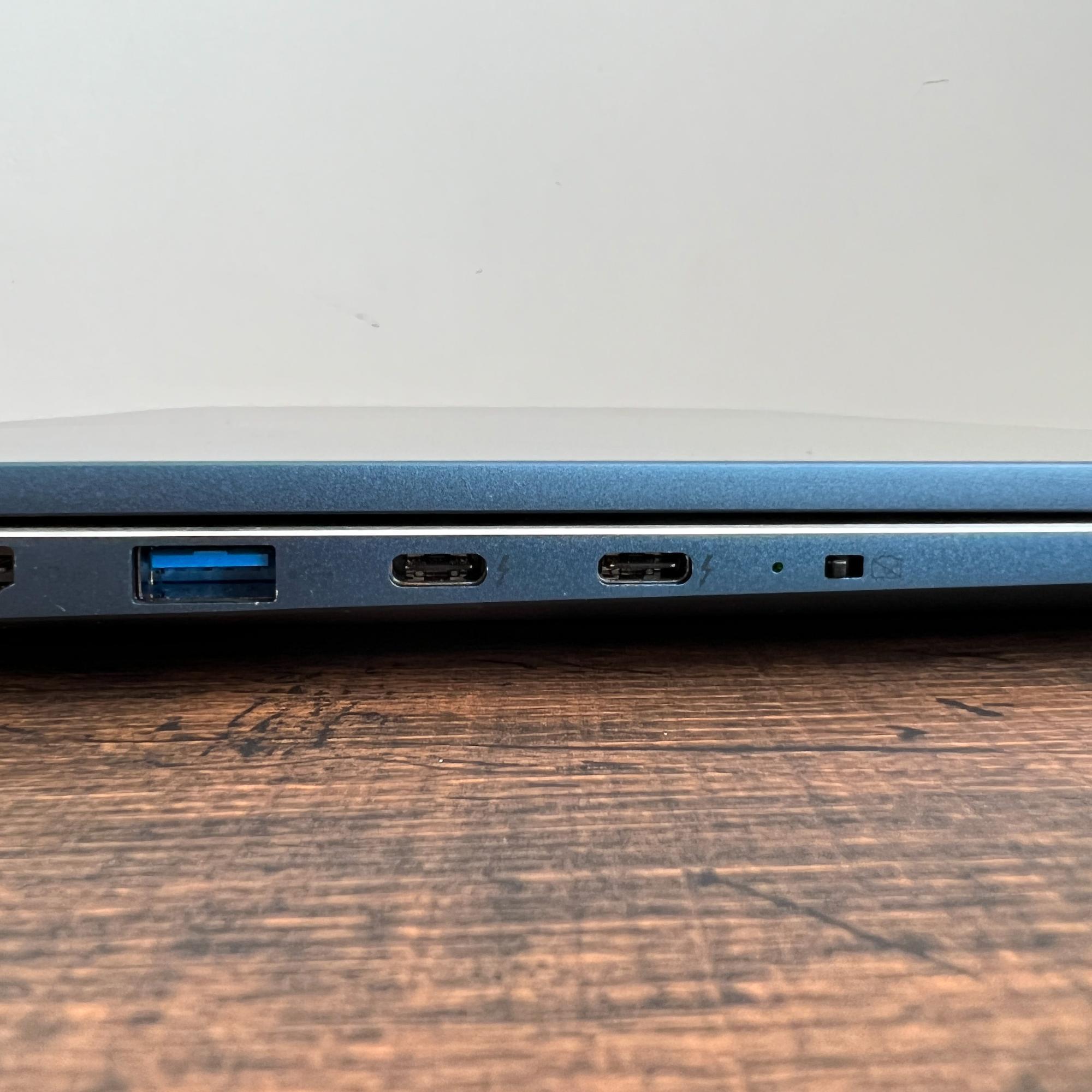 ラピスブルーとSAKURAの2色で彩る14型モバイルノートPC ラピスブルーとSAKURAの2色で彩る14型モバイルノートPC