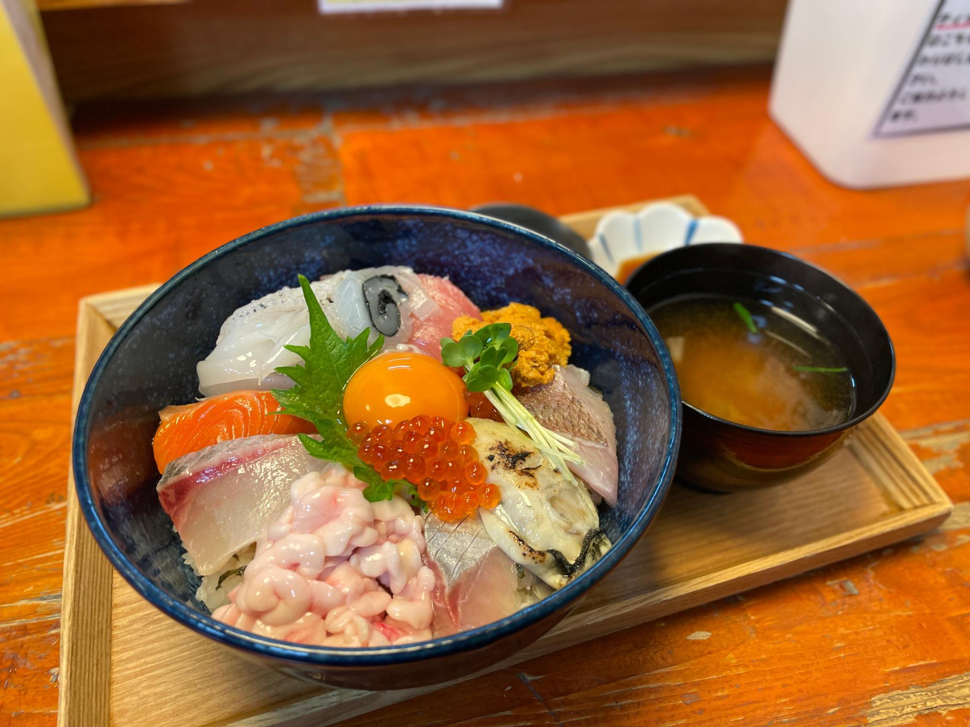 能登おうえん海鮮丼　2,000円