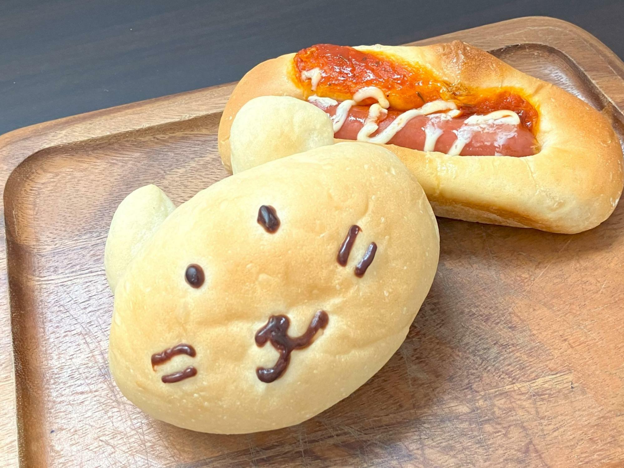 ピザウインナー130円　ネコちゃんクリームパン120円