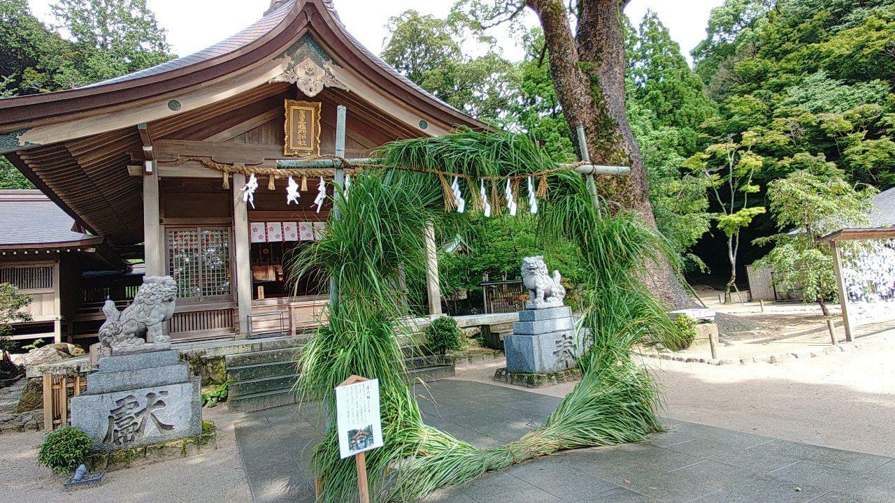 竈門神社本殿と茅の輪