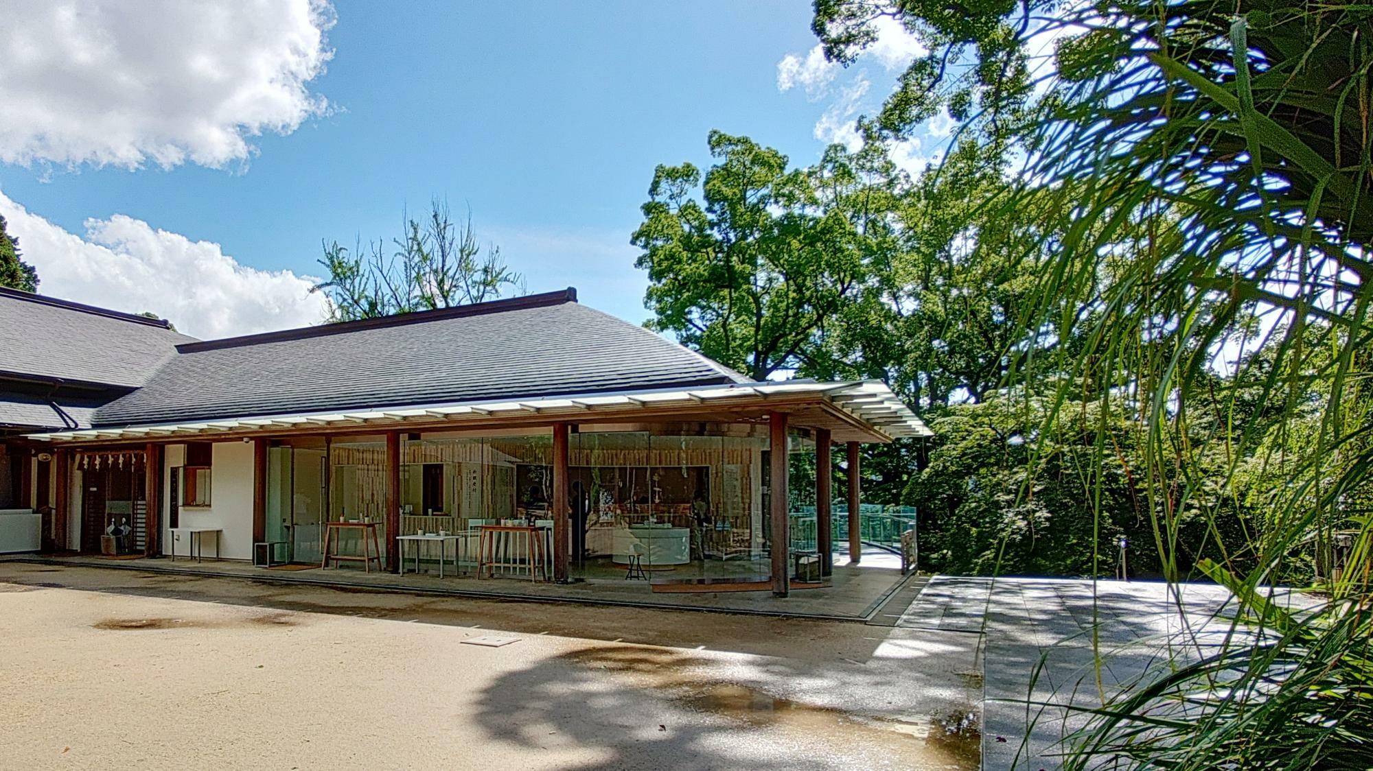 竈門神社のお札お守授与所