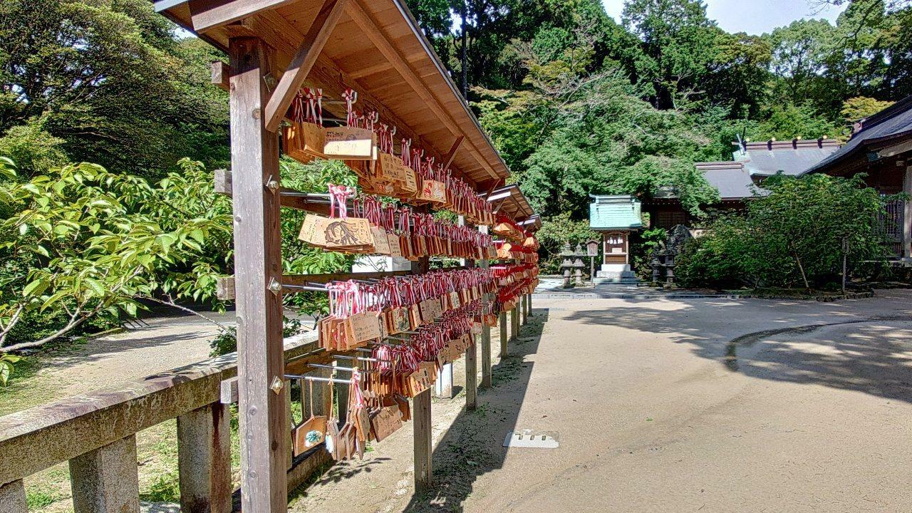 竈門神社の絵馬札掛け所