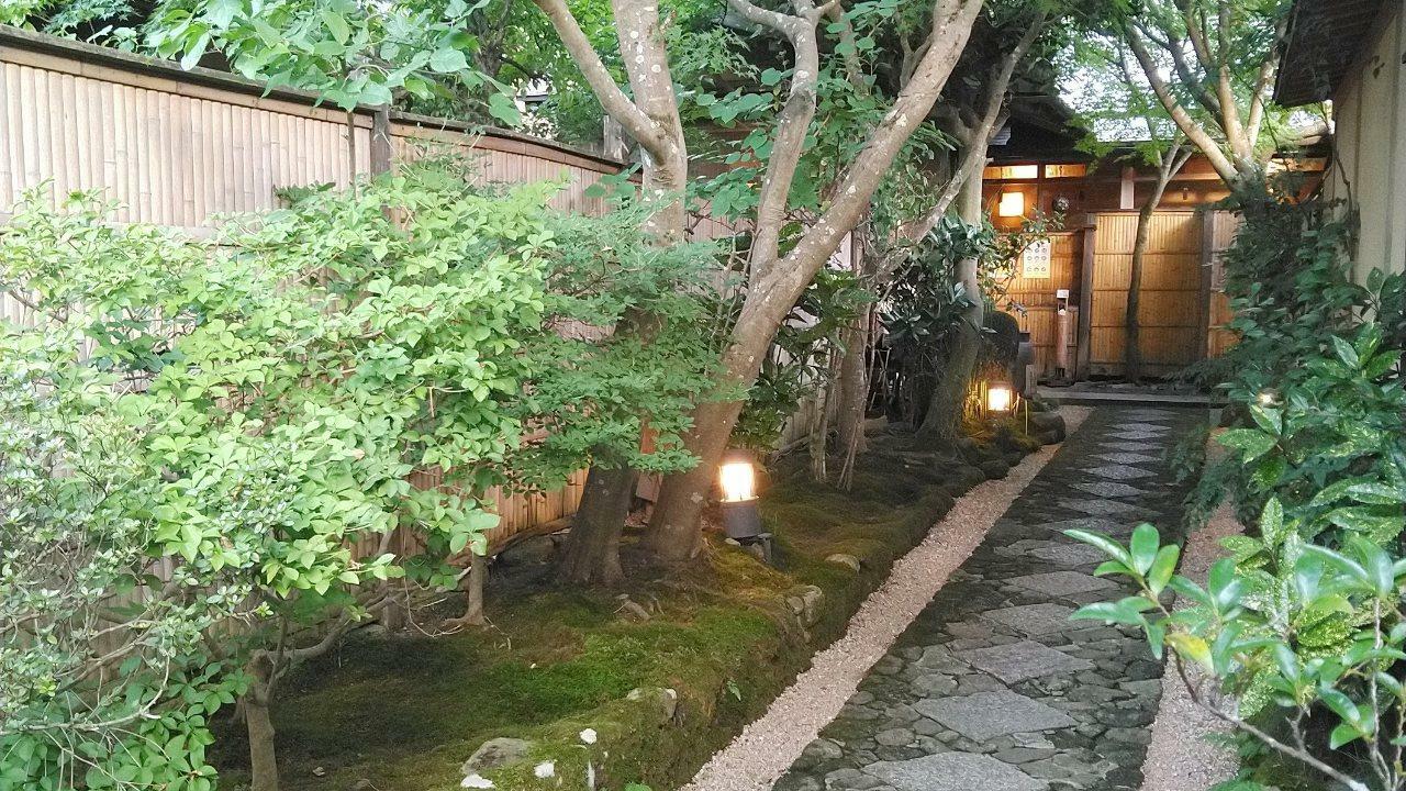 だざいふペイが使える梅の花太宰府別荘自然庵