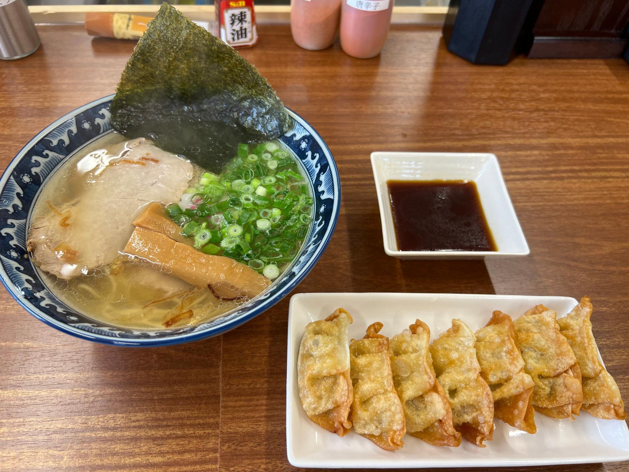 「日光食堂」塩拉麺、揚げ餃子