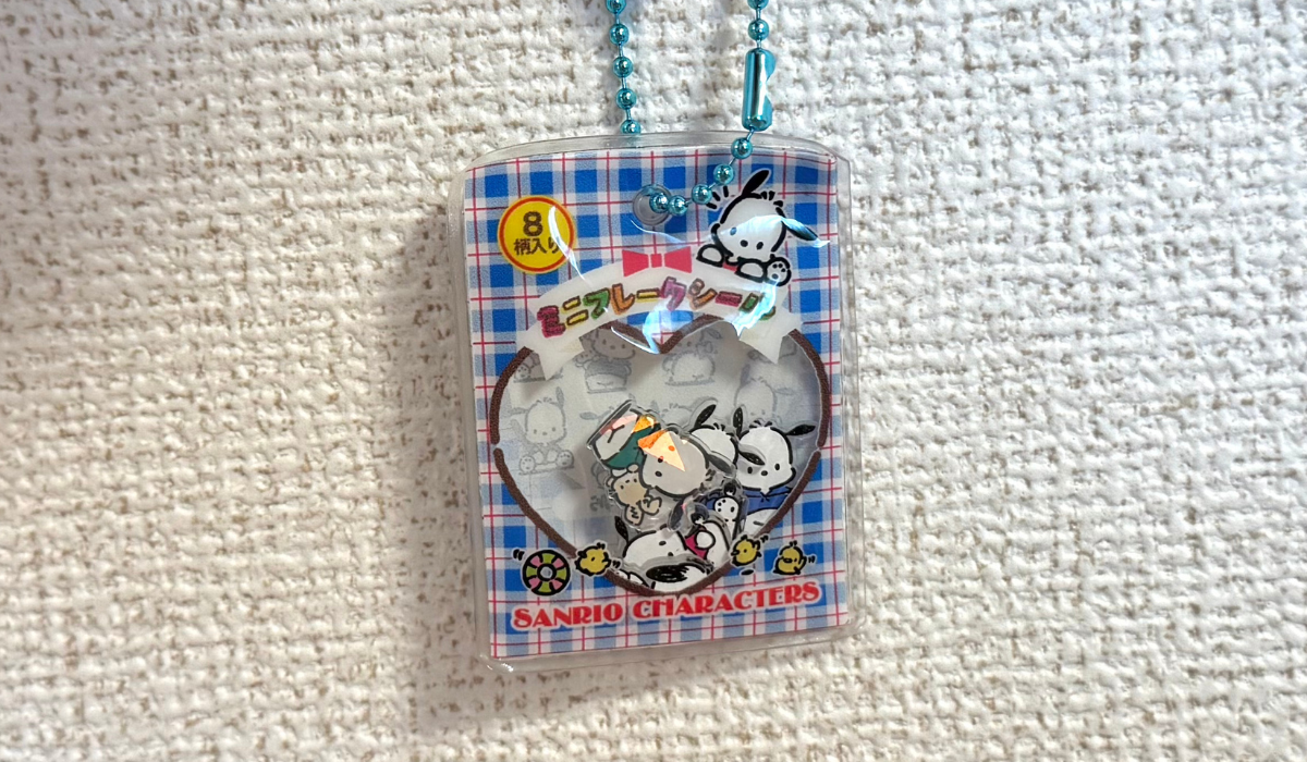 サンリオ新作ガチャ】これ完成度高すぎ…フレークシール風チャームの