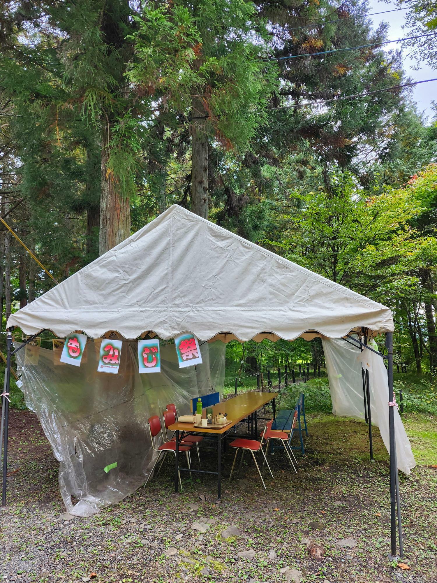 愛楓会メンバーが交代で湯茶の接待をしていますが、都合によっていない日もあるそうです。