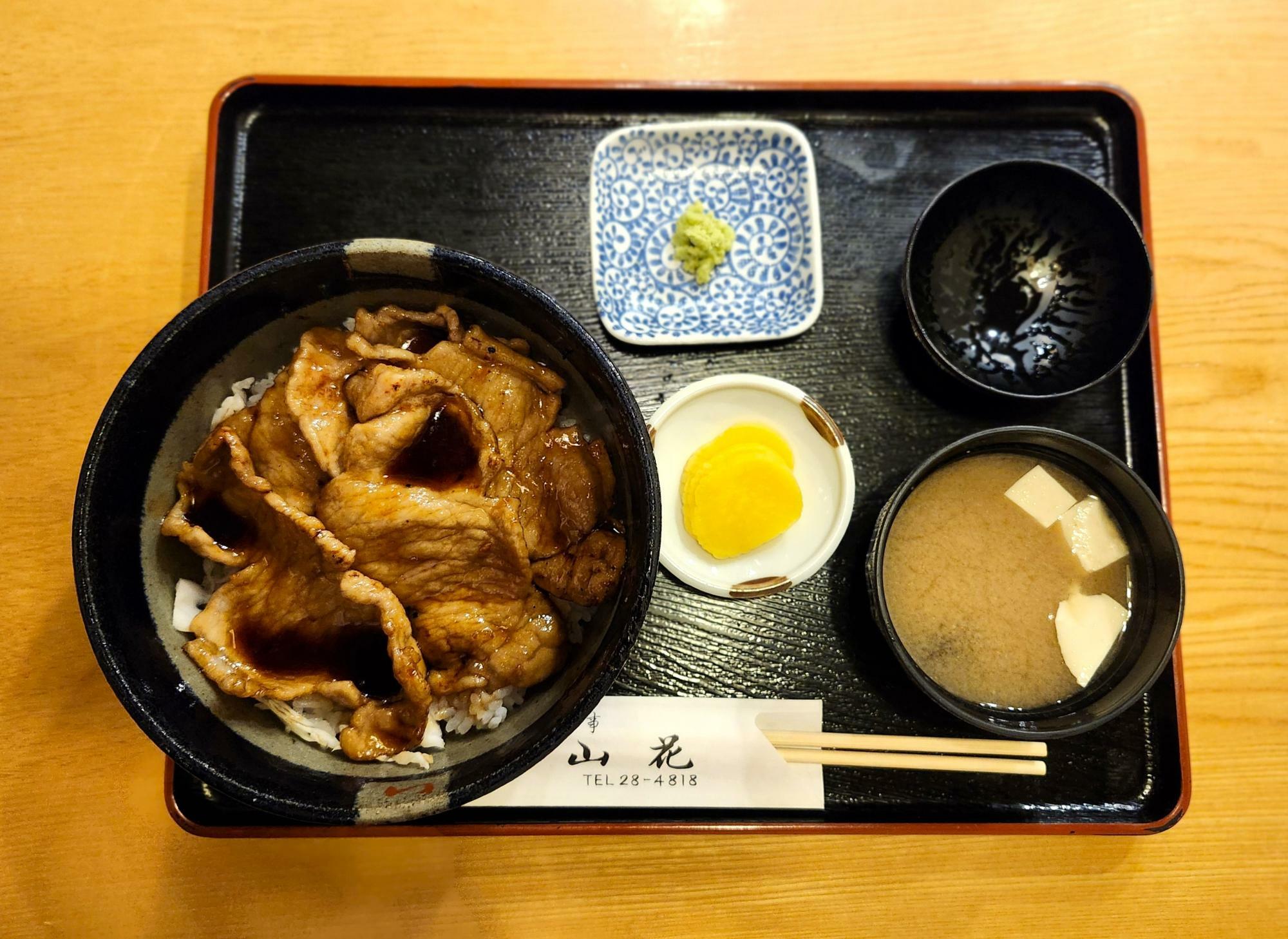 「山花」（700円）＋丼用ご飯（約250ｇで＋300円）