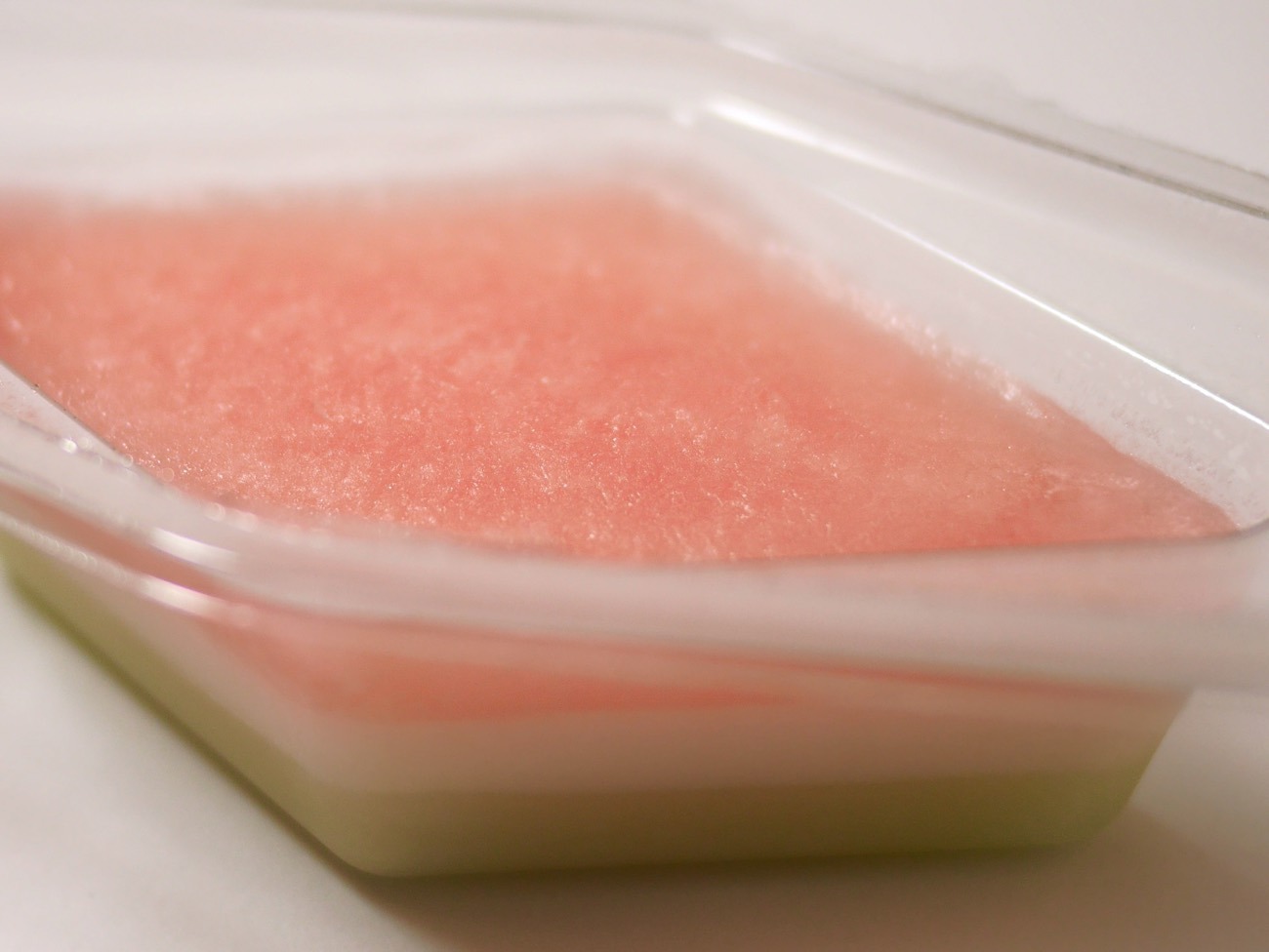 菱形三色ゼリーは冷凍食品として製造されている