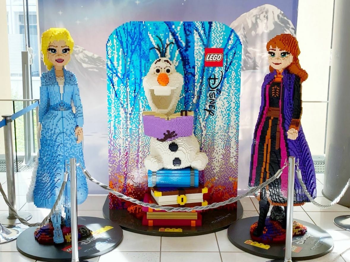 昨年はアナ雪のレゴ展示が！エルサのレゴももらえました。