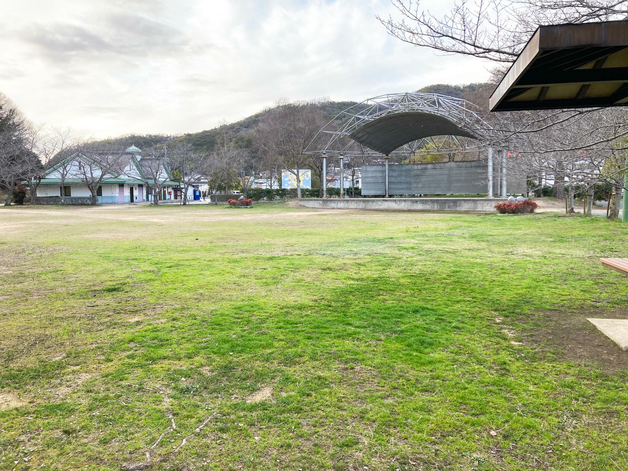 福山市立沼隈図書館横多目的広場