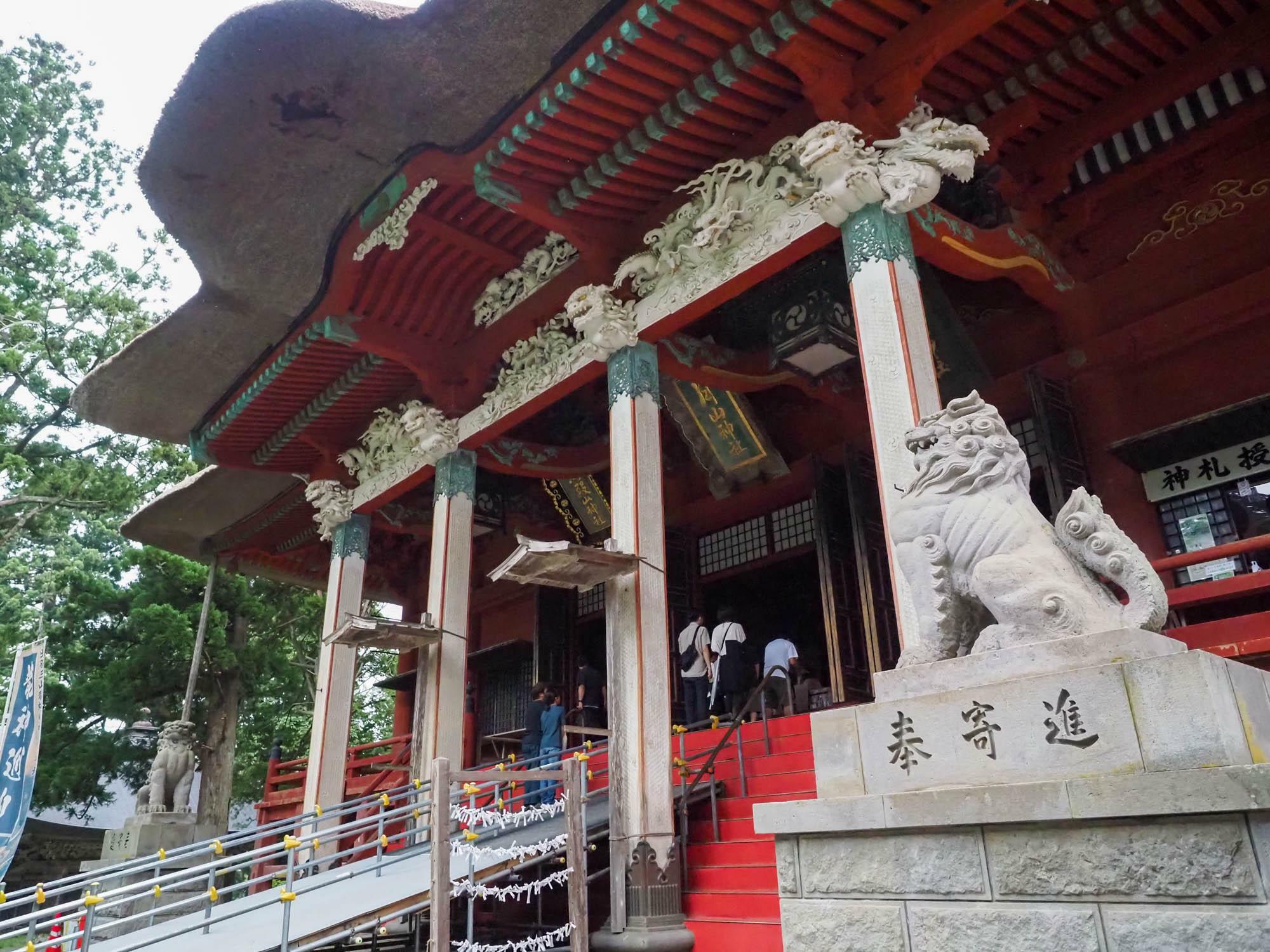 出羽三山神社の三神合祭殿。羽黒山、湯殿山そして月山の神々を合祀する。