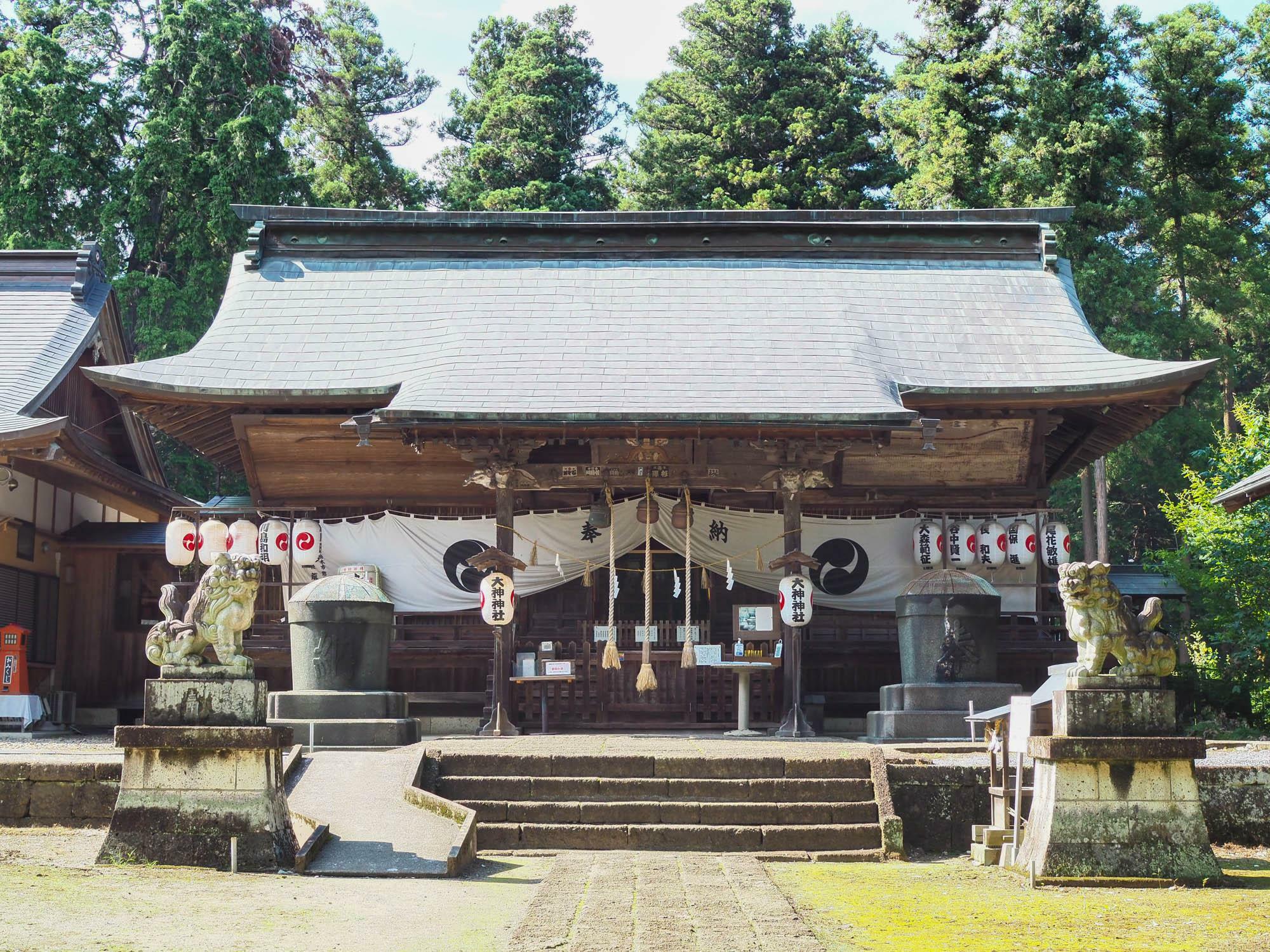 大神神社。境内は凛とした静けさに包まれている。