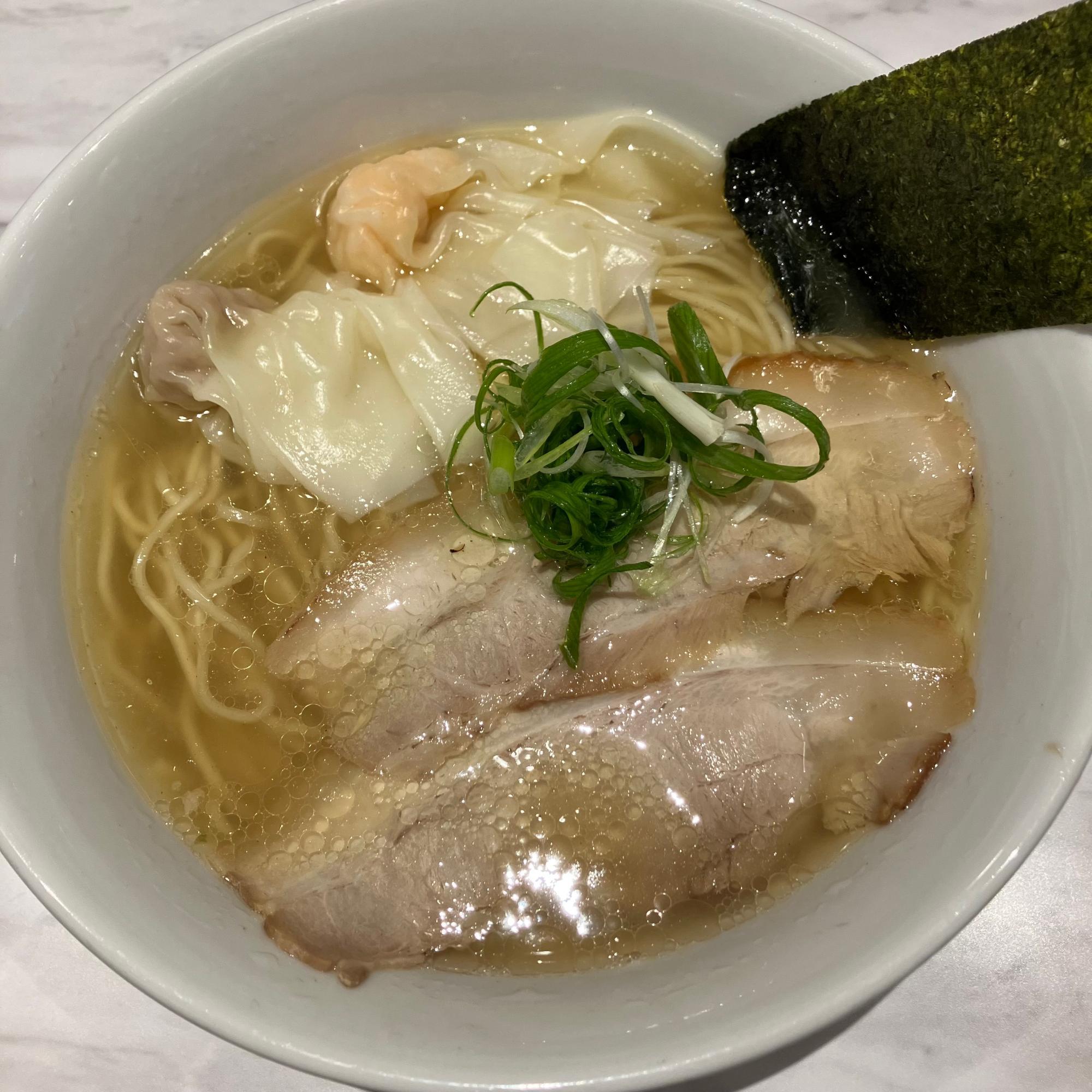 肉・海老ワンタン麺 白(各1つ)￥1050