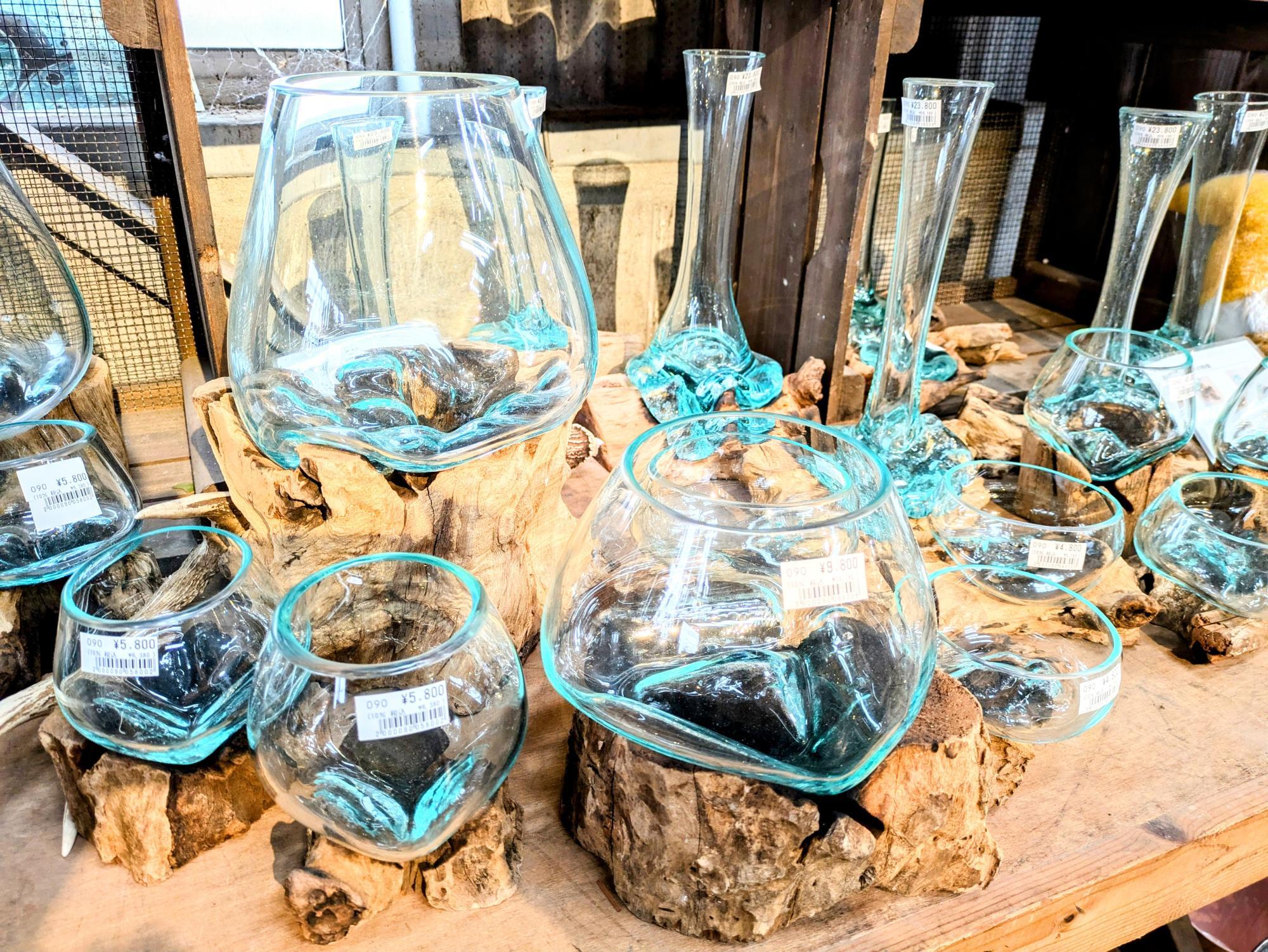 アンティーク雑貨 NOA 豊中市】300坪の敷地に1万点以上の商品。園芸問屋「NOAH」が