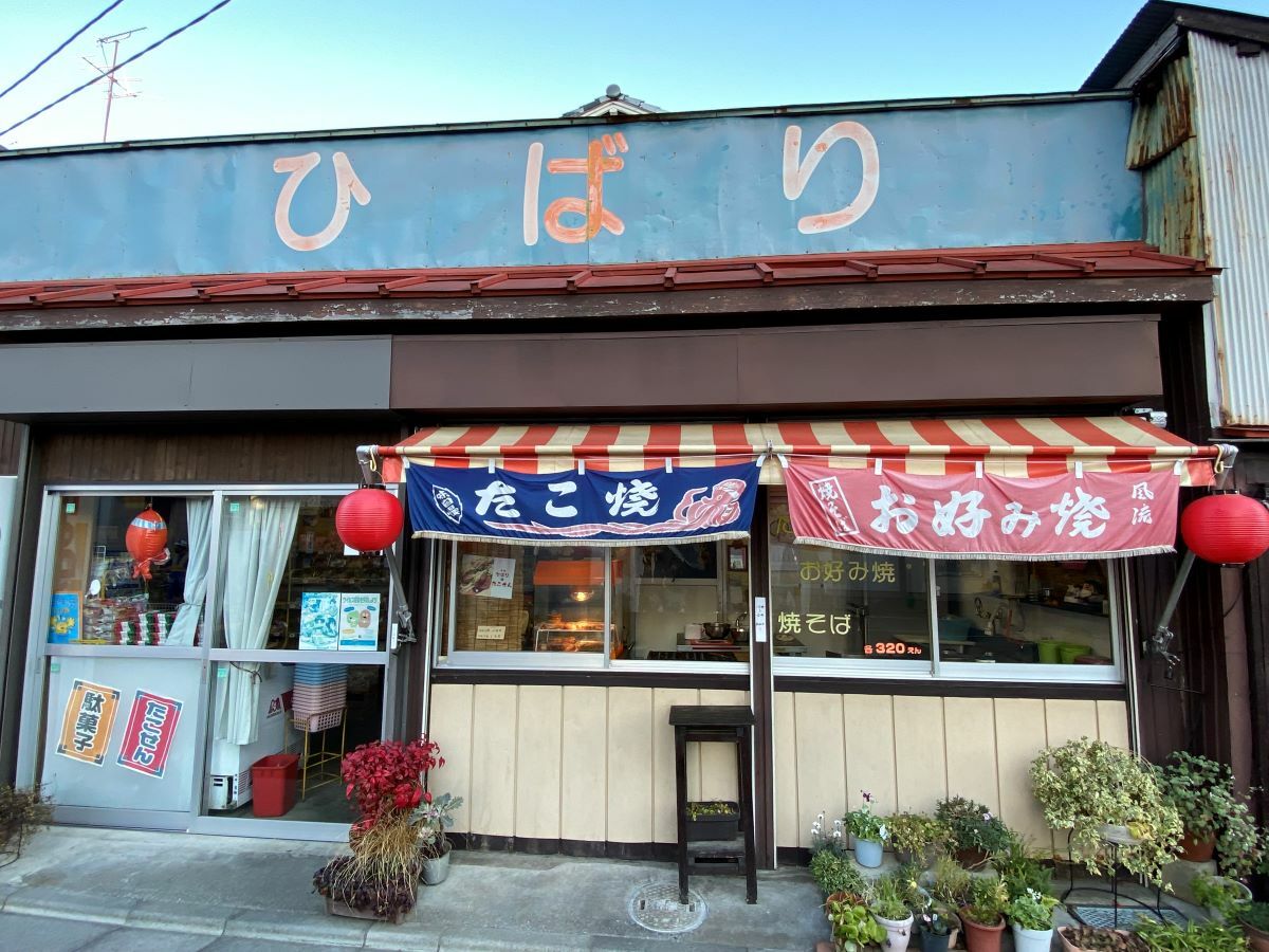 レトロな店構えに、大人もつい誘われてしまいます。