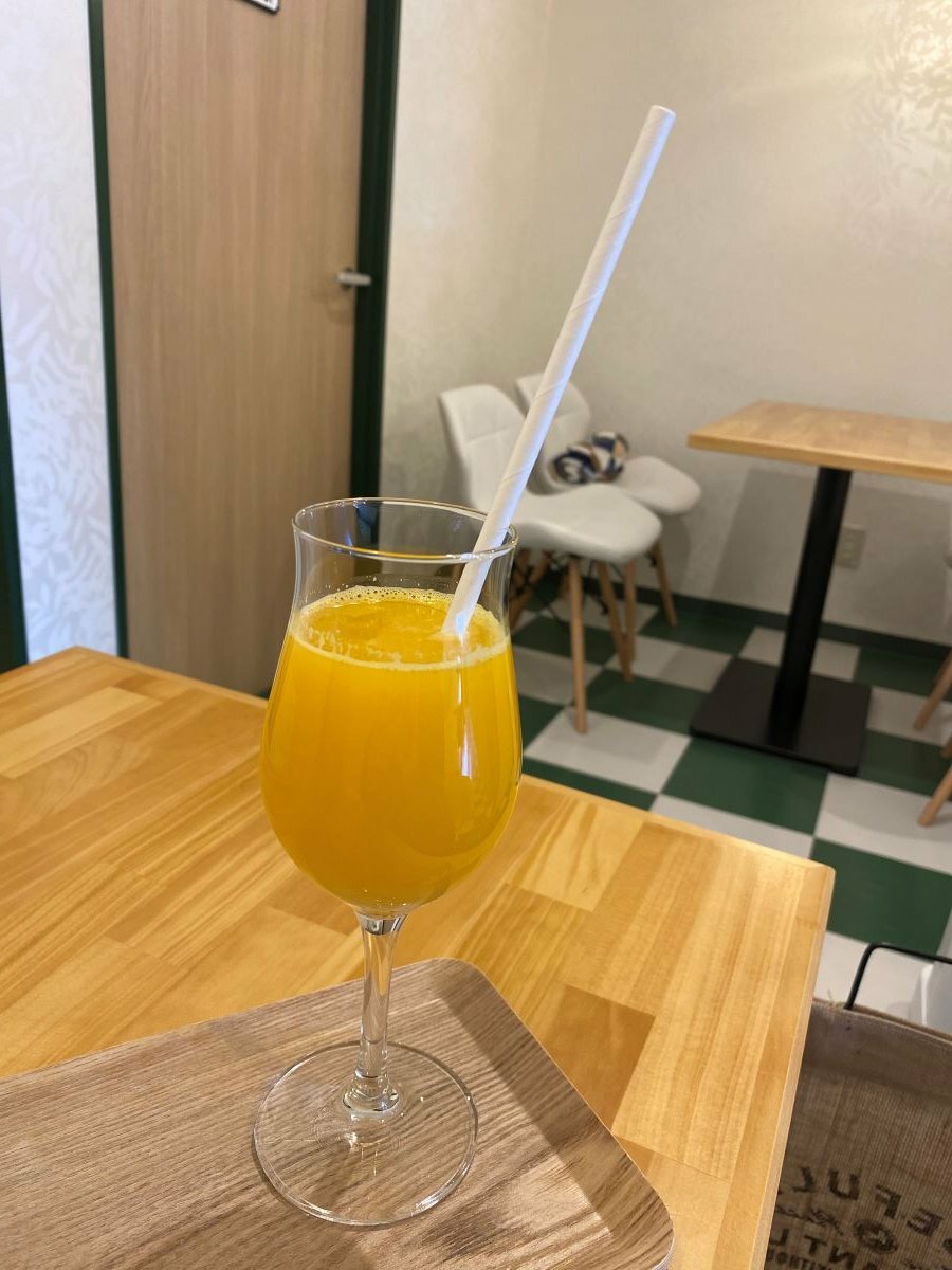 搾りたてオレンジジュース　（550円税込）