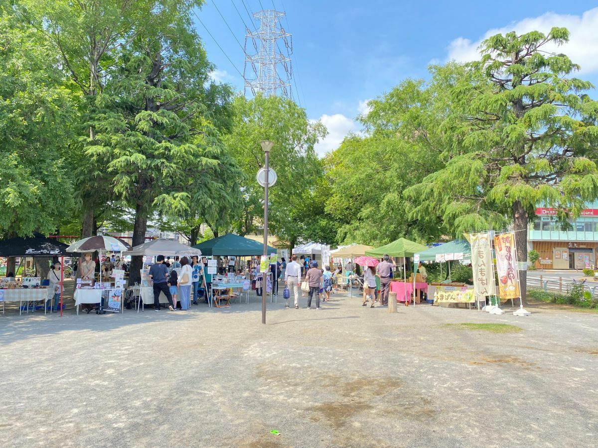 天候にも恵まれ、多くの人が六町公園に集まっていました。