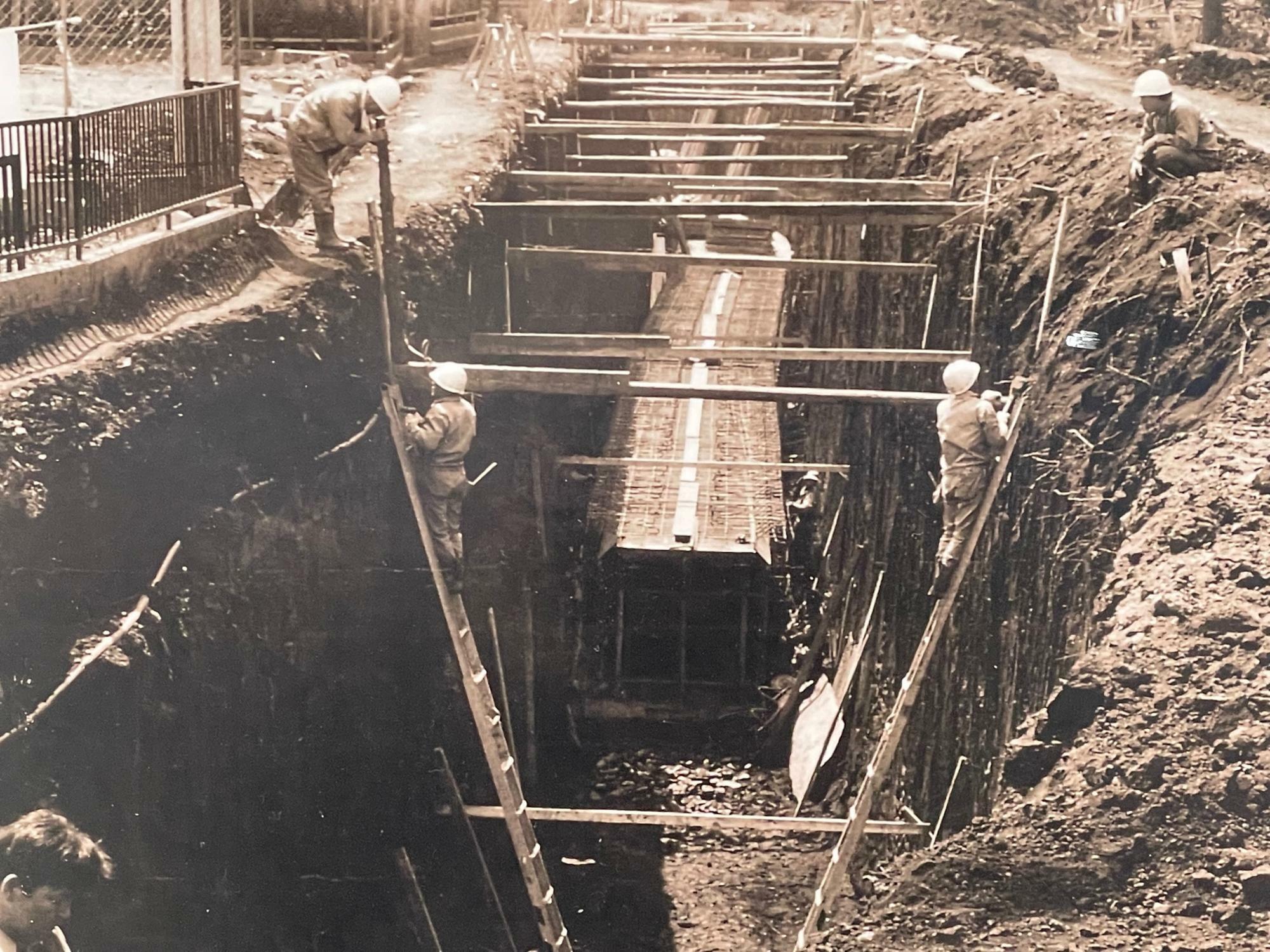 ▲下水道工事の準備　相模原　1968（昭和４３）年 :相模原市博物館所蔵