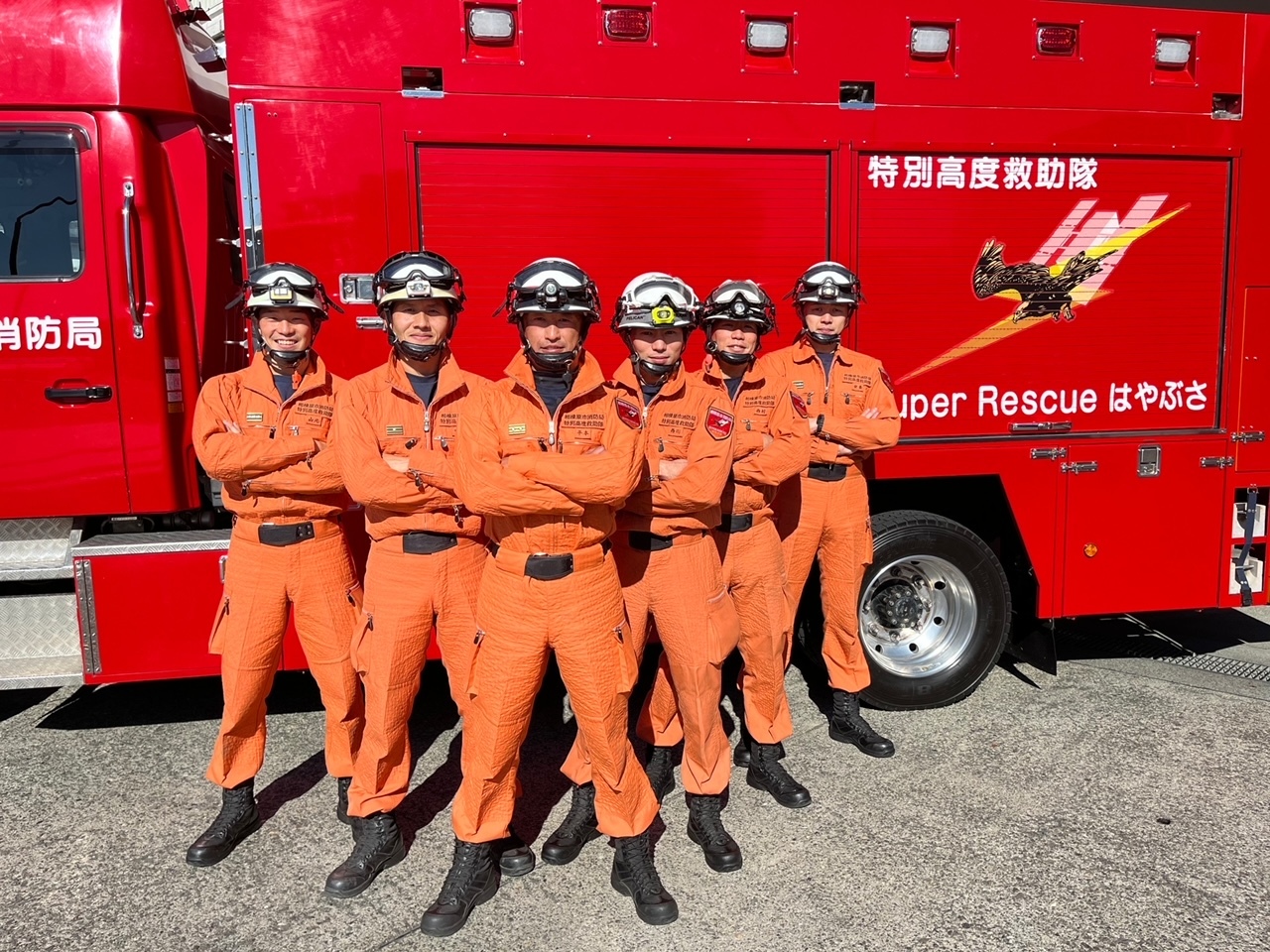 相模原市消防局特別高度救助隊 左から山元隊員 中平隊員 平本隊長 西川隊員 西村隊員 安養隊員