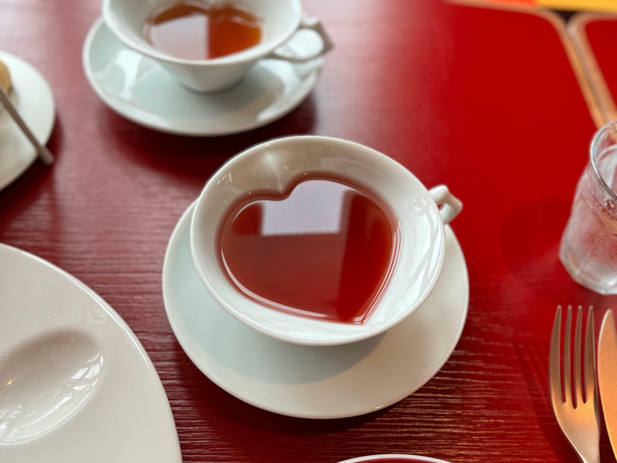 ハートのカップが可愛いはちみつ紅茶