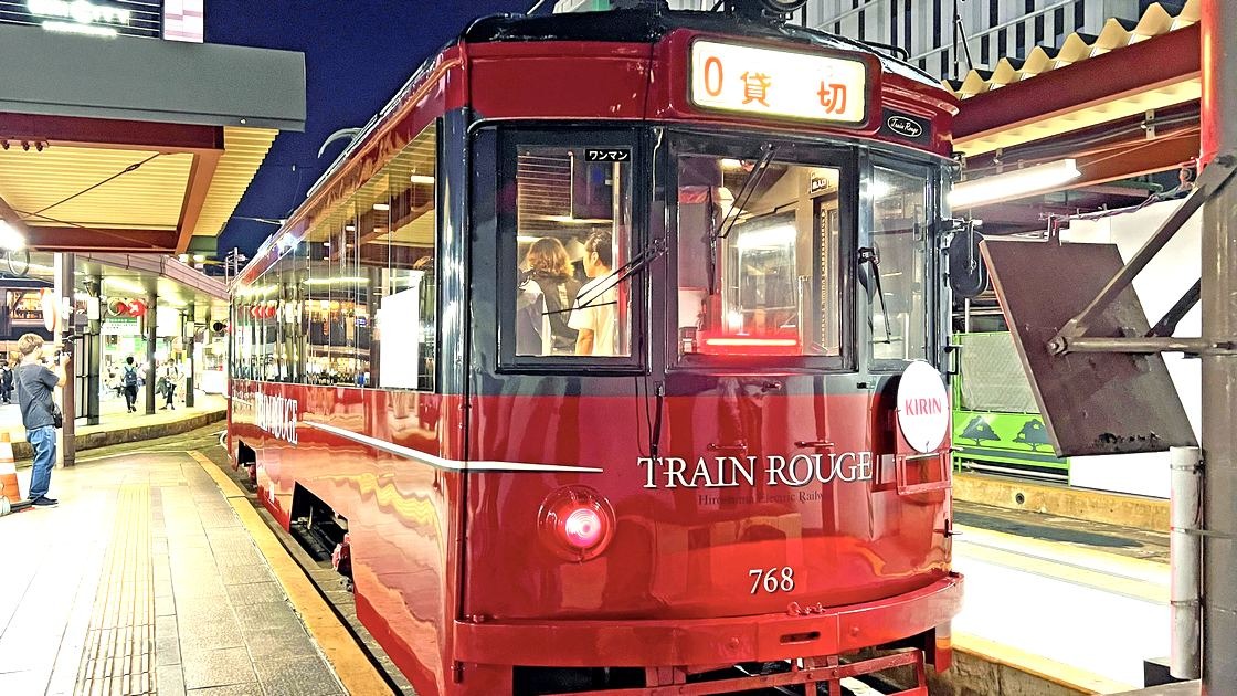 広島市の夜を駆け巡る路面電車「トランルージュ」4年ぶりに運行再開
