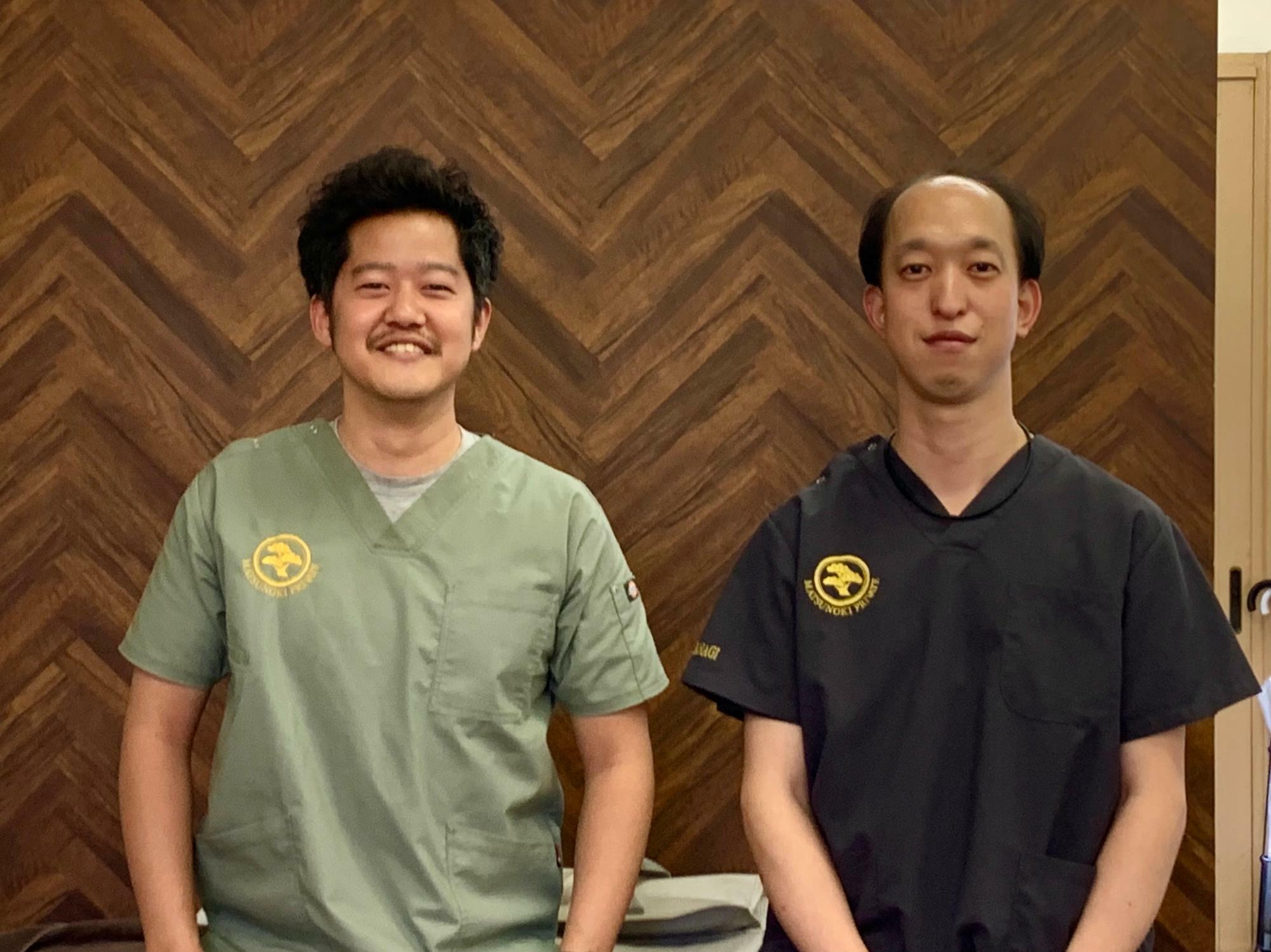 (左)院長の岩崎さん　(右)スタッフの高柳さん