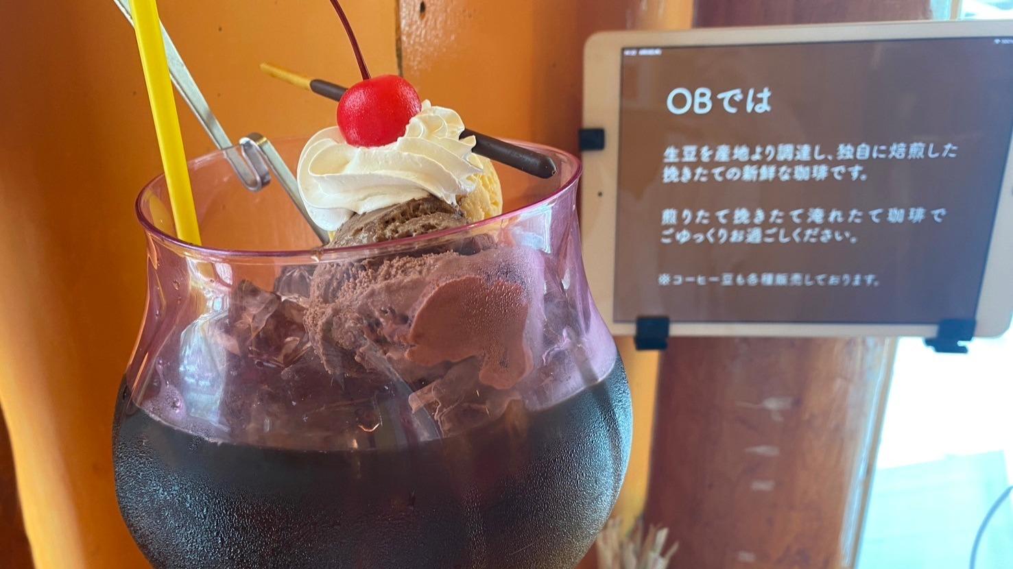 閉店まであと僅か 金魚鉢サイズのびっくりドリンクでテンション 閉店まであと僅か 金魚鉢サイズのびっくりドリンクでテンション