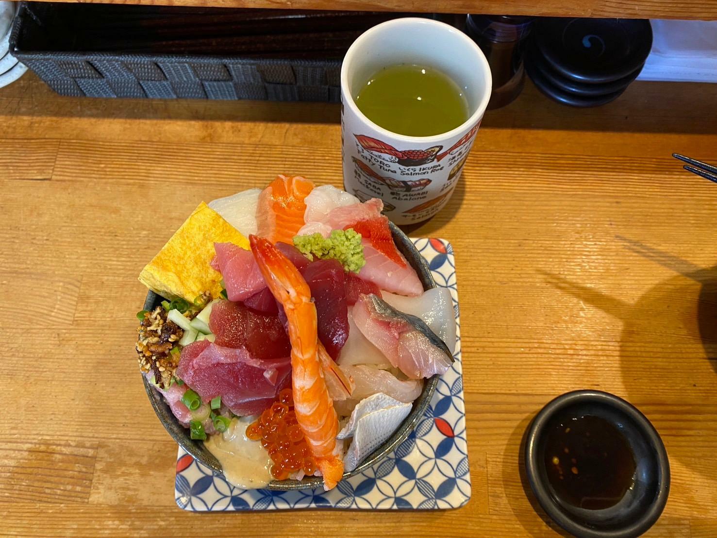 海鮮丼。実は少し食べてしまいました。