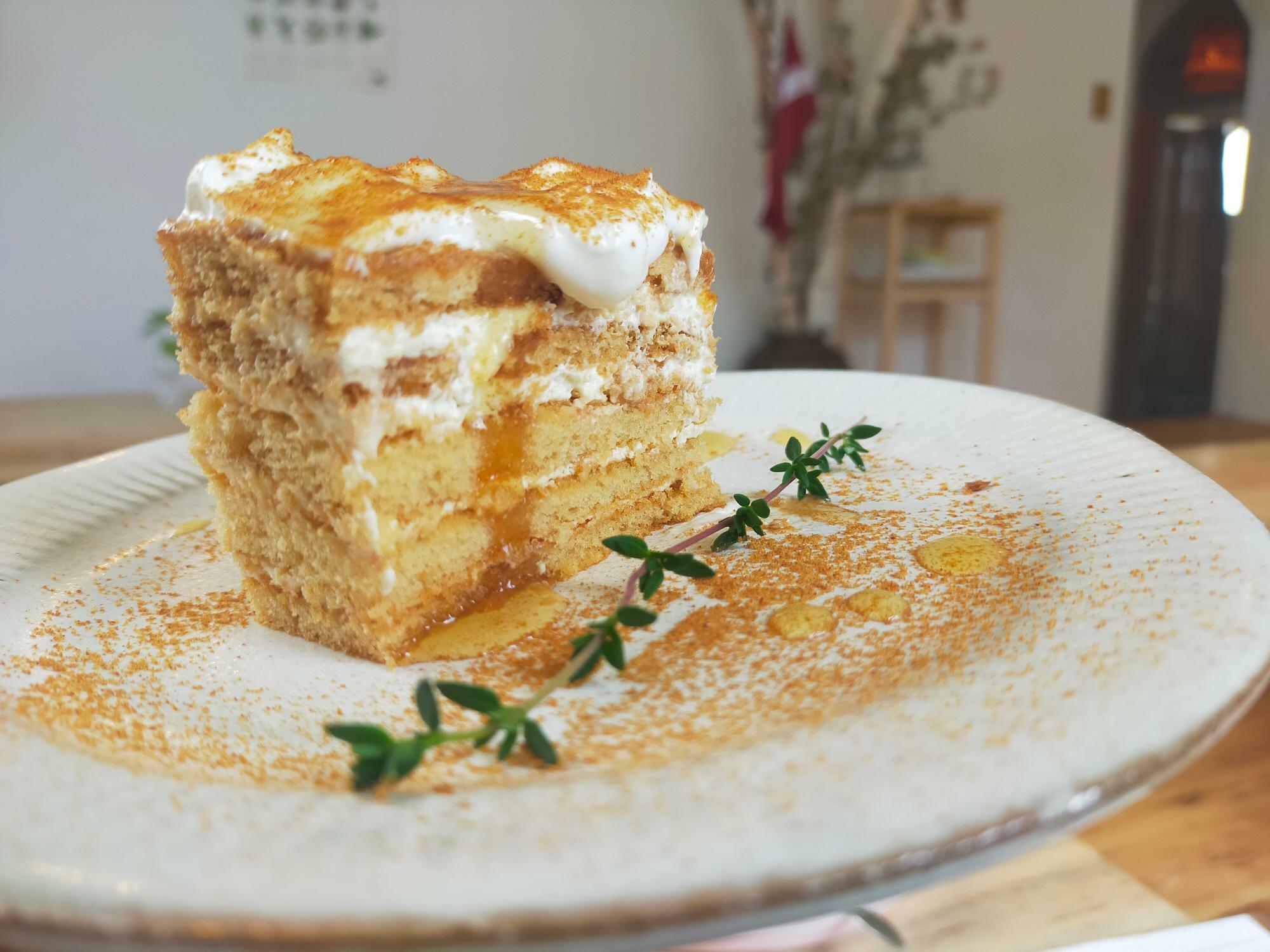 「cafe Laima」の「はちみつケーキ」