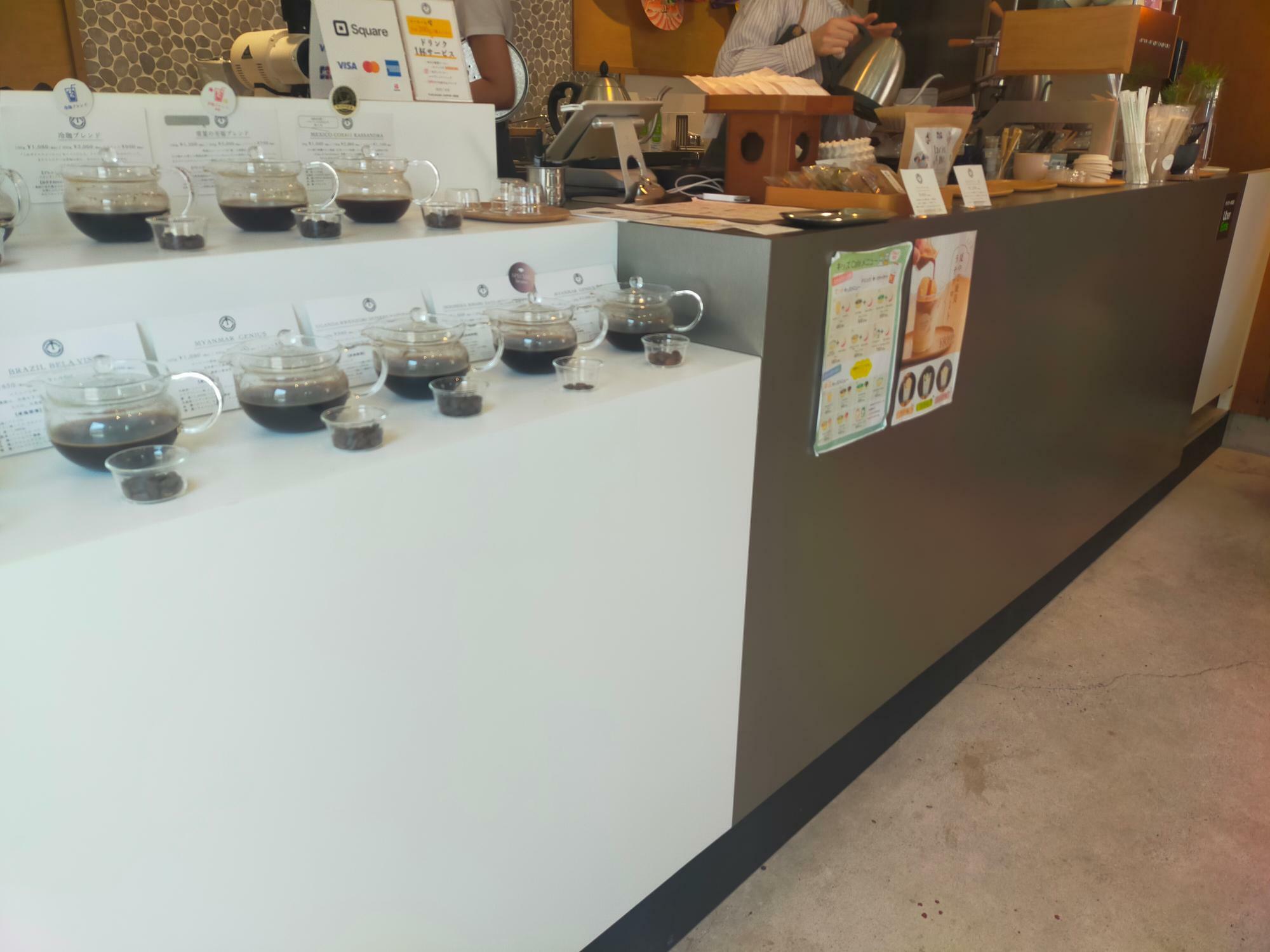 「FUKUSUKE COFFEE ROASTERY」の店内