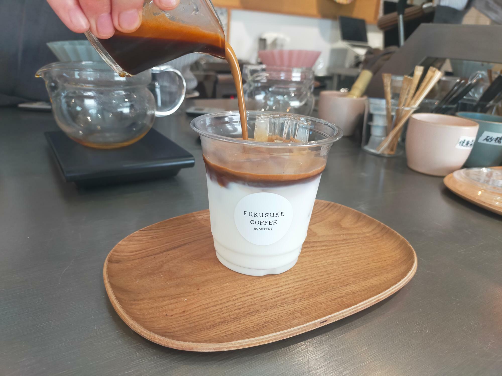 「FUKUSUKE COFFEE ROASTERY」のカフェラテ