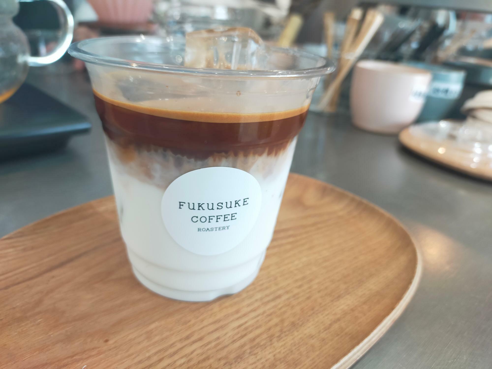 「FUKUSUKE COFFEE ROASTERY」のカフェラテ