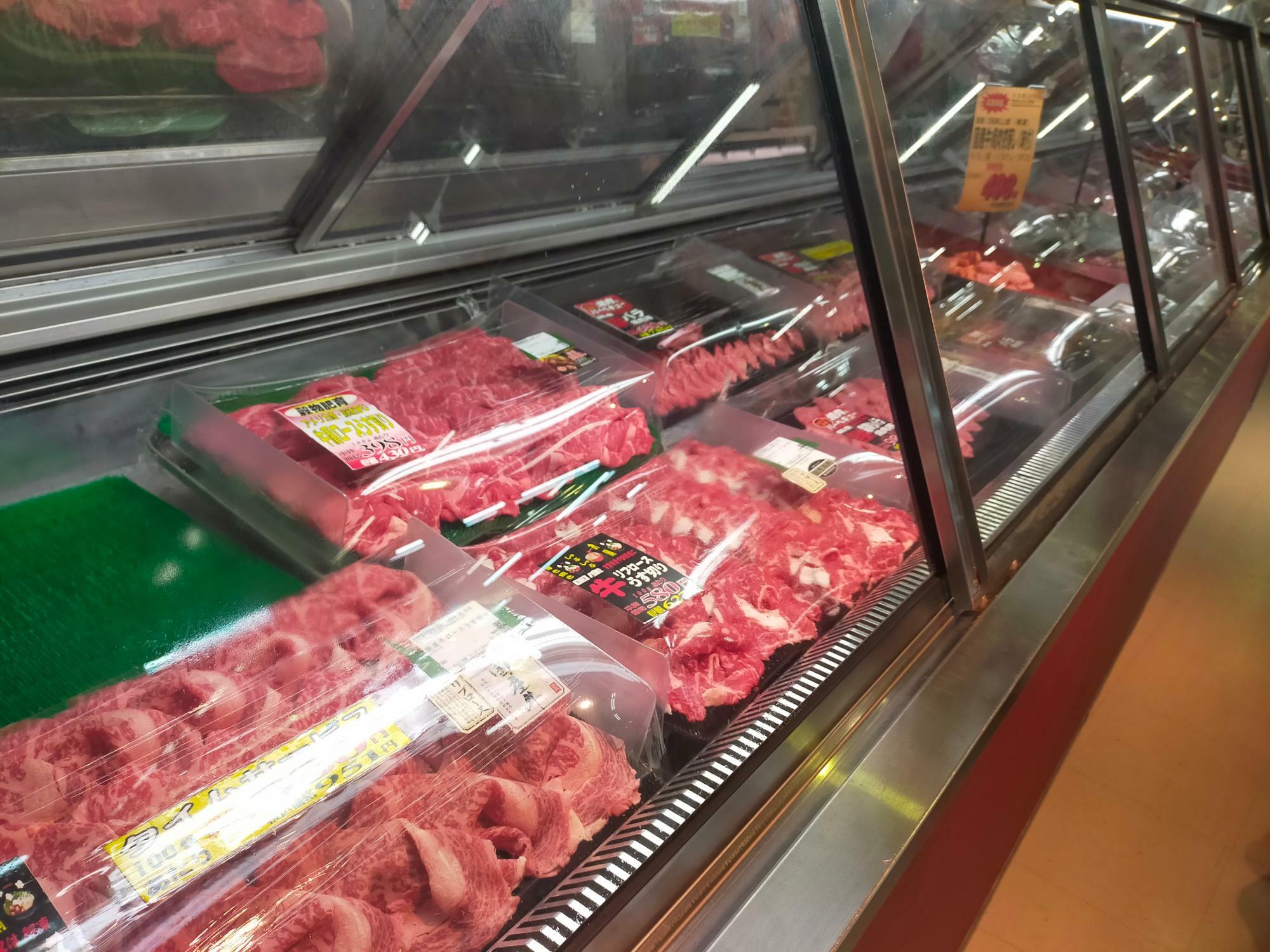 「ビッグリブ安城店」のお肉売り場