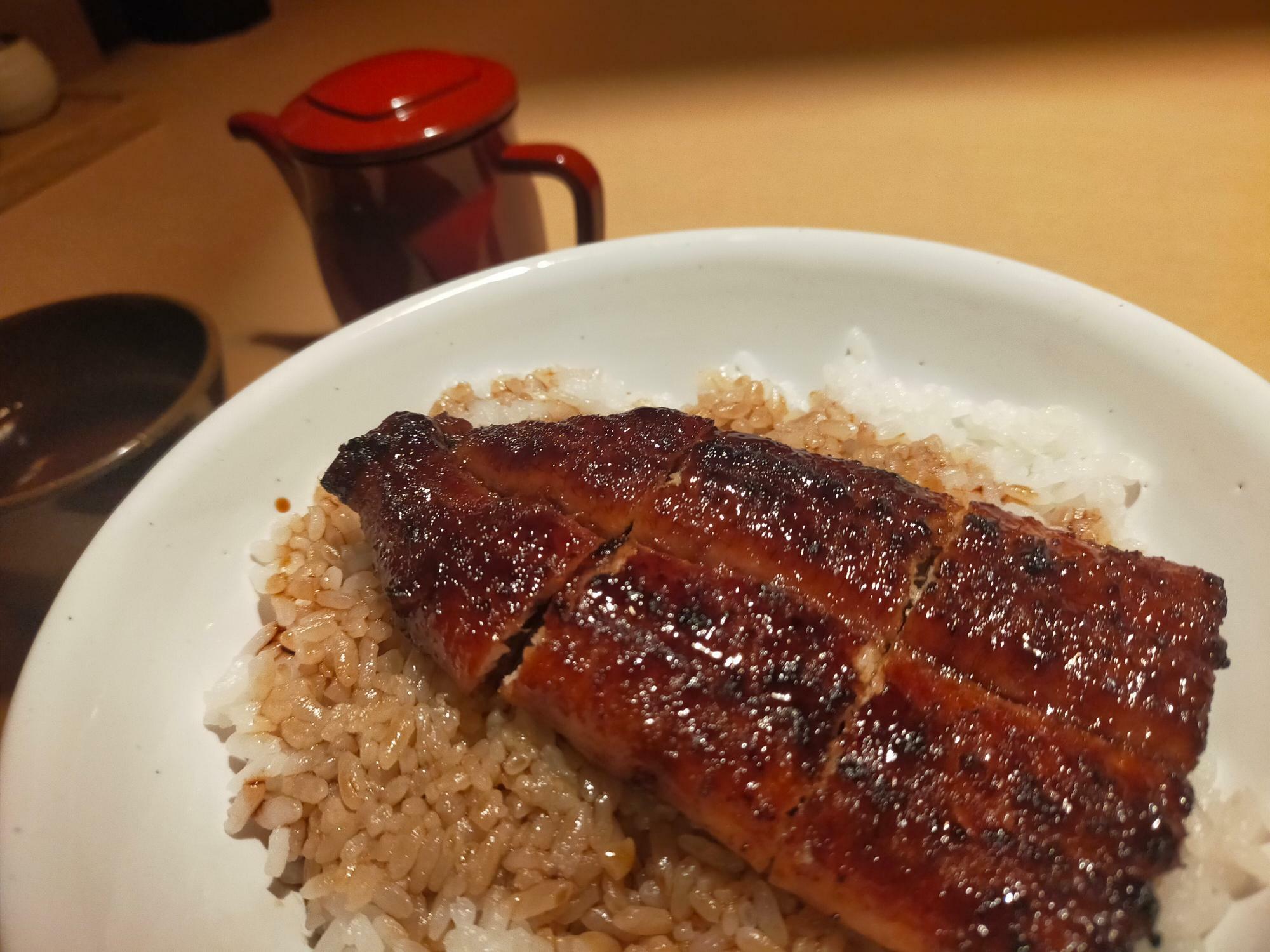 「昼だけうなぎ屋安城店」のうな丼の「にぶいち」