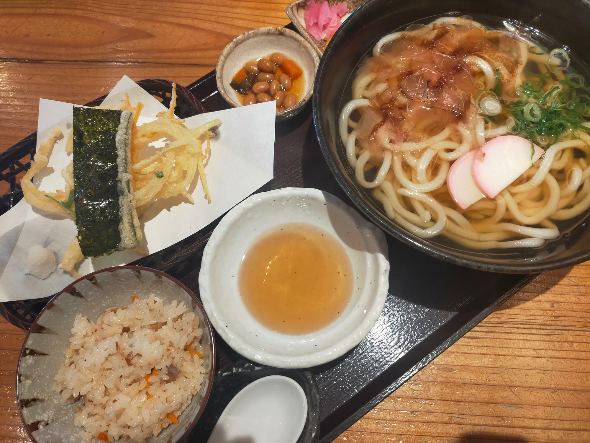 「うどん圓山」の「うどん定食」