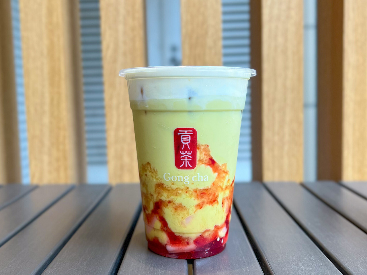 「いちごピスタチオ ミルクティー」 ICED：M　HOT：S　各640円