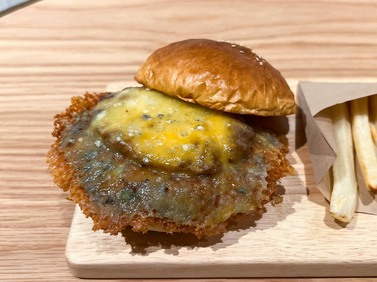 「＃Burger03〈クワトロチーズ〉」900円　Jr.750円