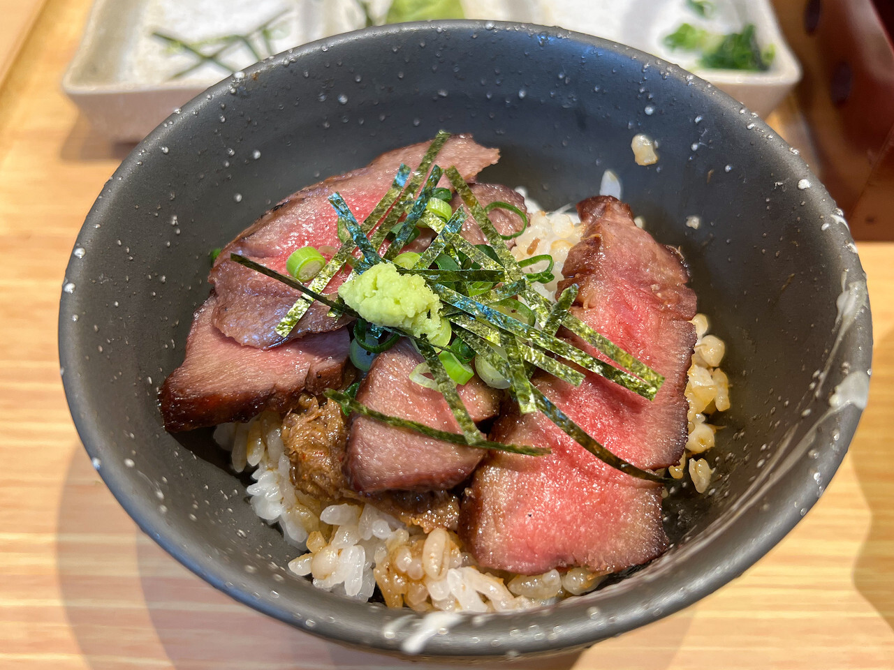 ②薬味をのせる ③「味付とろろ」をかける