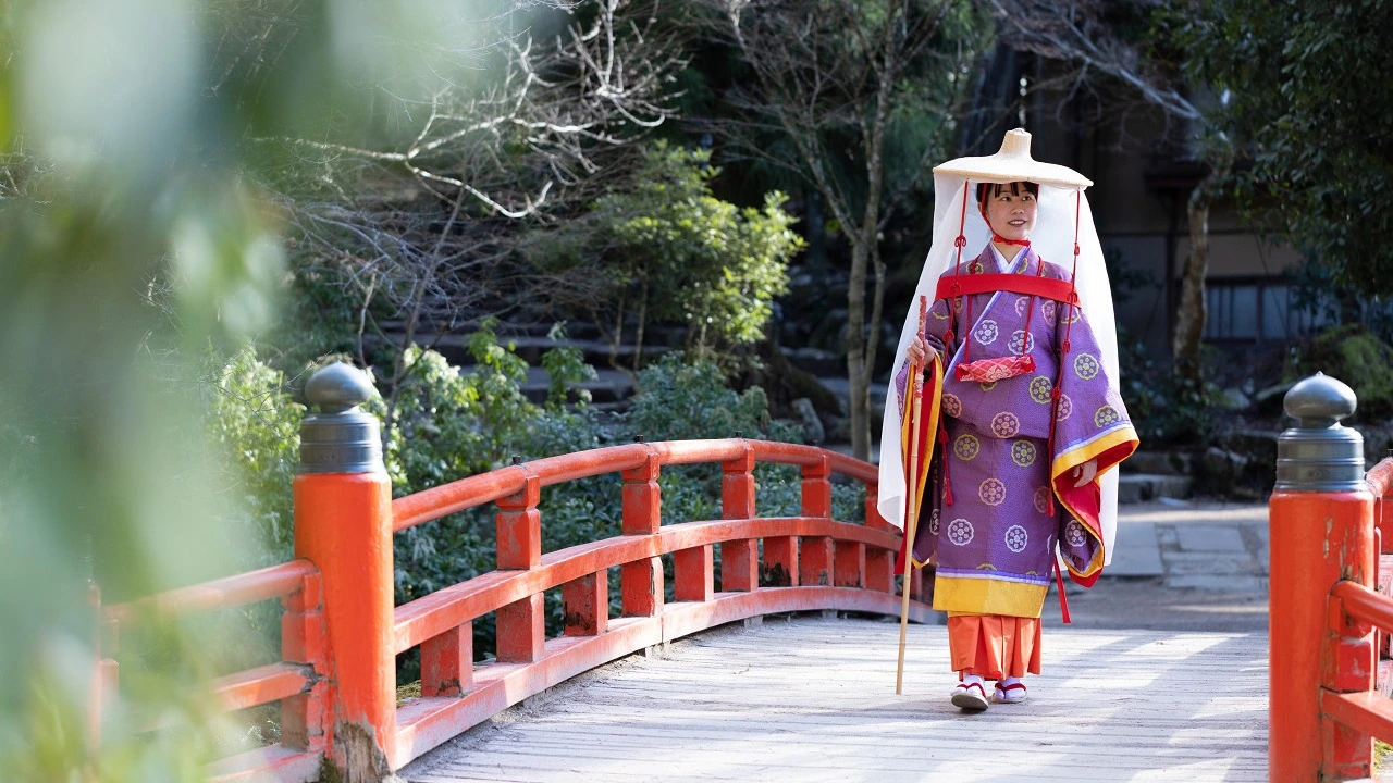 広島・宮島で平安時代のおでかけスタイル「壺装束」を体験。宮島