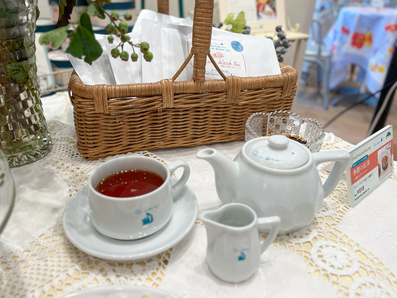 「季節の紅茶 ～桃のブレンド～」918円  （3g×8袋入り）袋入りティーバッグタイプ　※カフェのドリンクメニューとしても提供