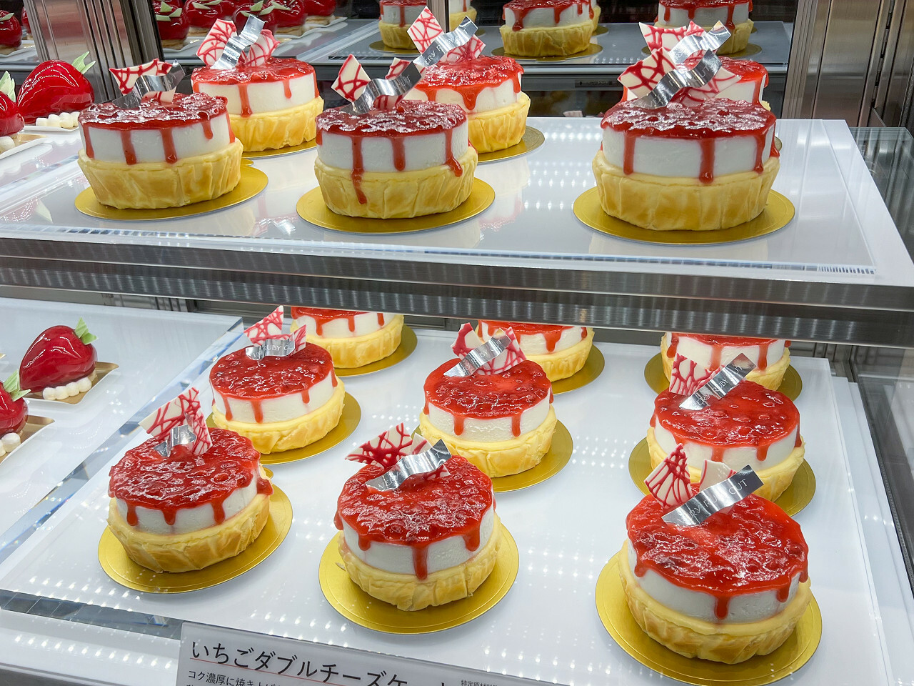 「いちごダブルチーズケーキ」1,944円　※要冷蔵