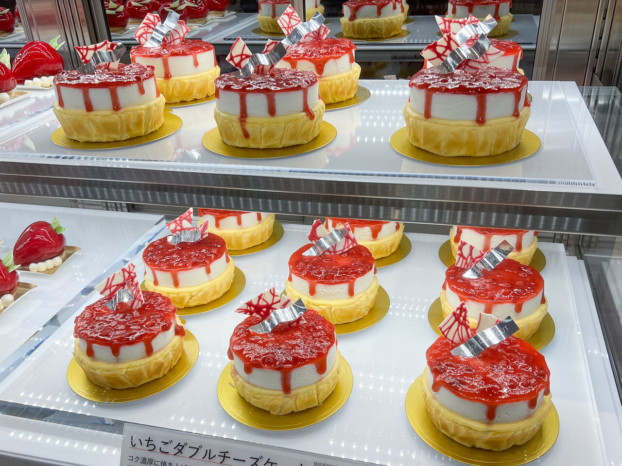 「いちごダブルチーズケーキ」1,944円 ※要冷蔵