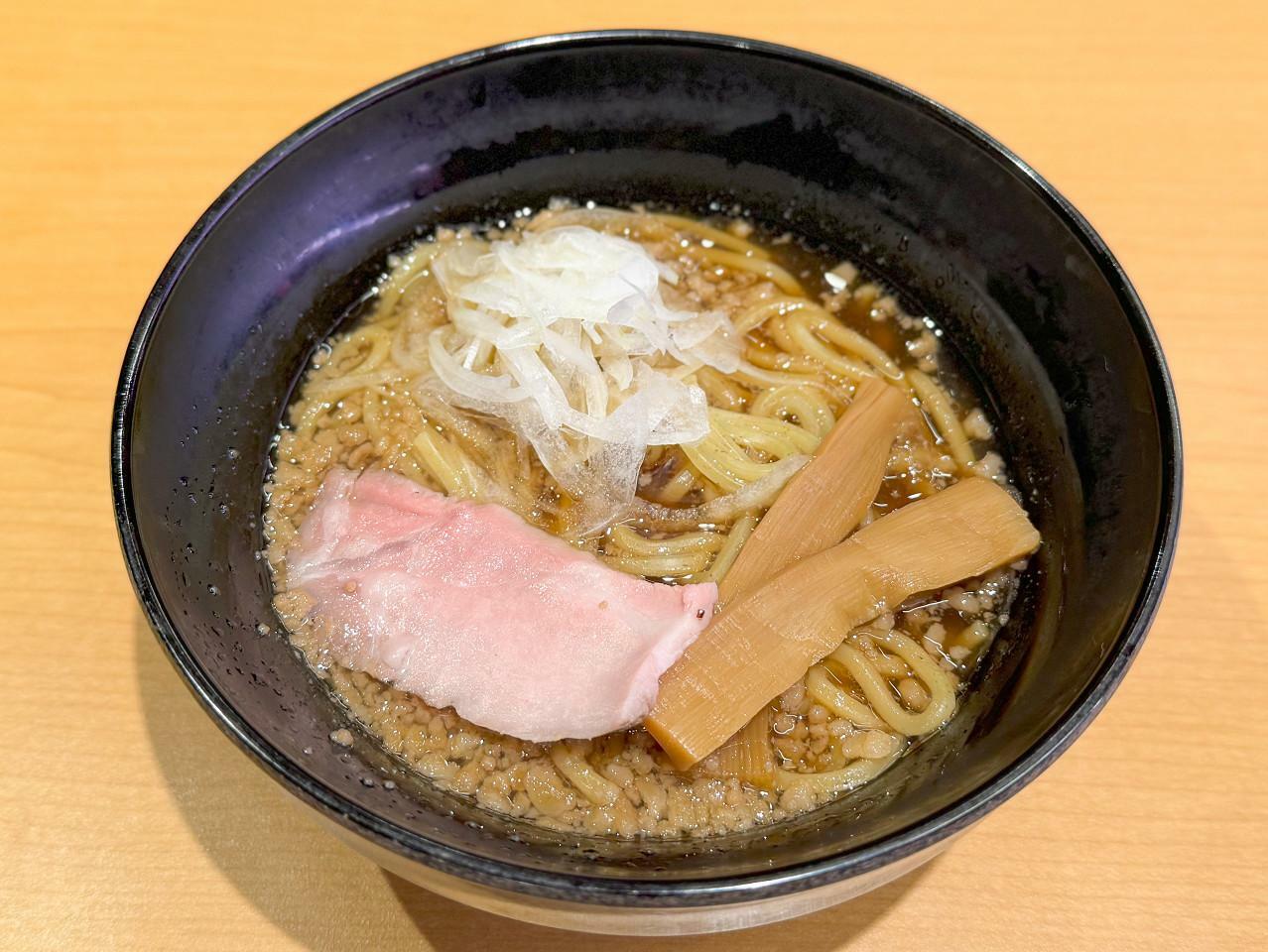 「新潟背脂醤油ラーメン」460円～500円 ※店舗により価格が異なる