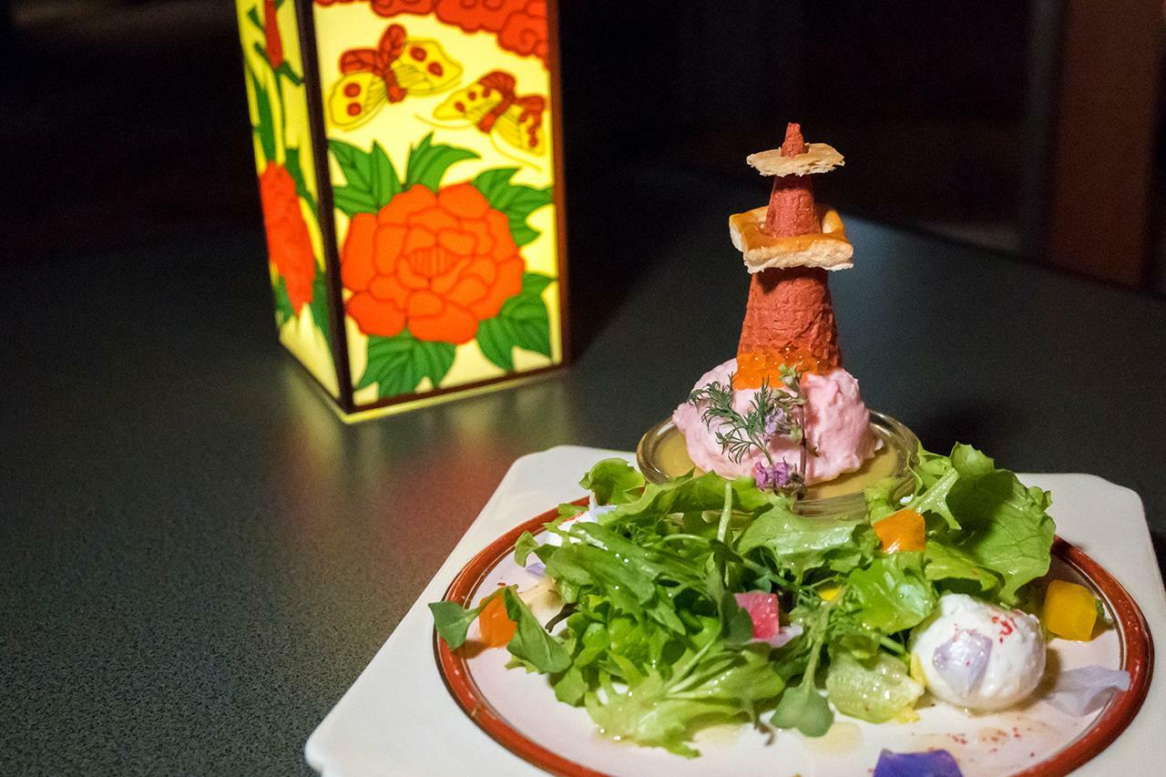 「東京タワー朱色のポテトサラダとモッツァレラ」￥1,000